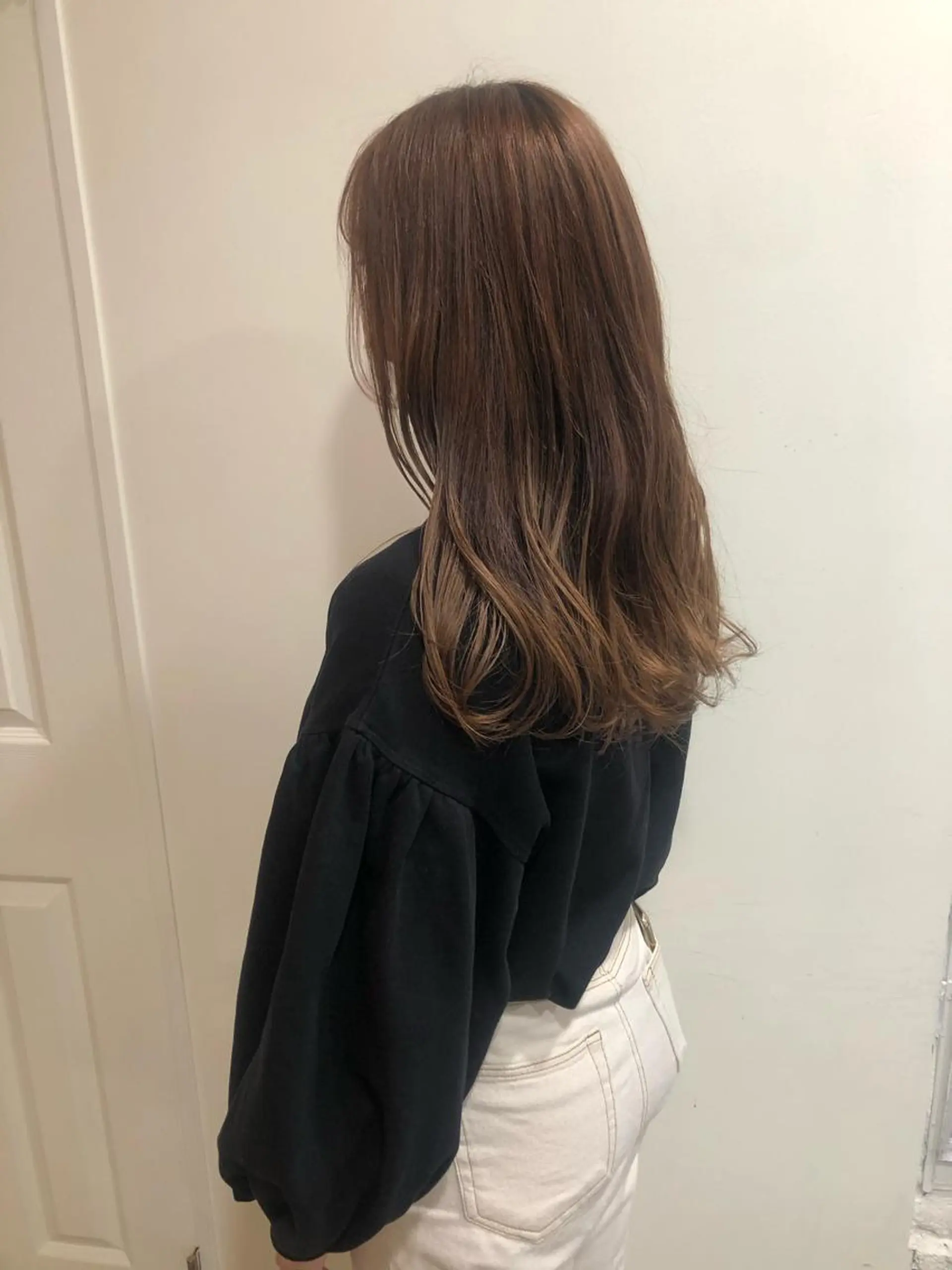 セミロング カラー MIOベージュカラー 柔らかいカラーのヘアスタイル