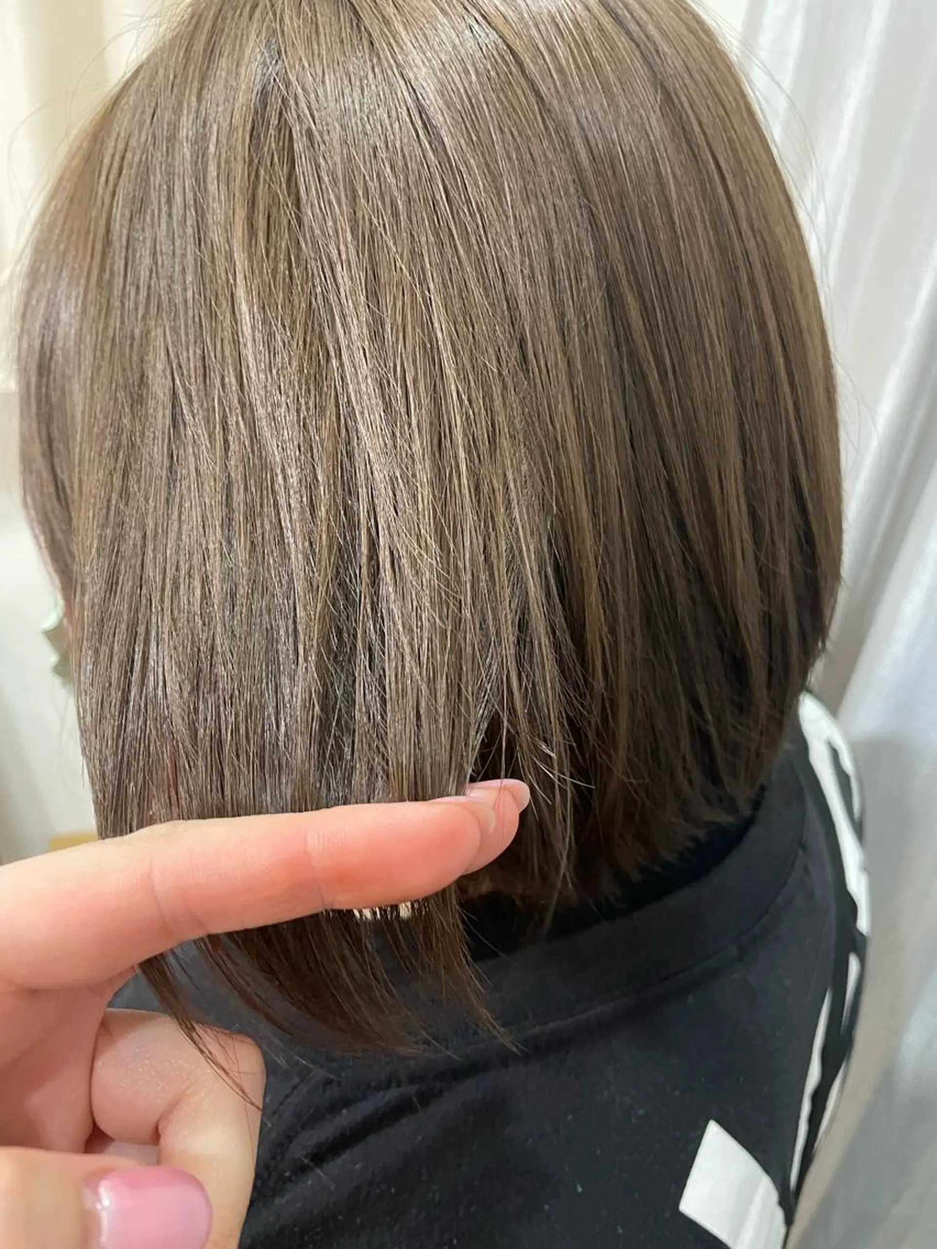 ショート カラー アッシュ ベージュカラー ブリーチ 透明感カラー momoka ［pejite]のヘアスタイル