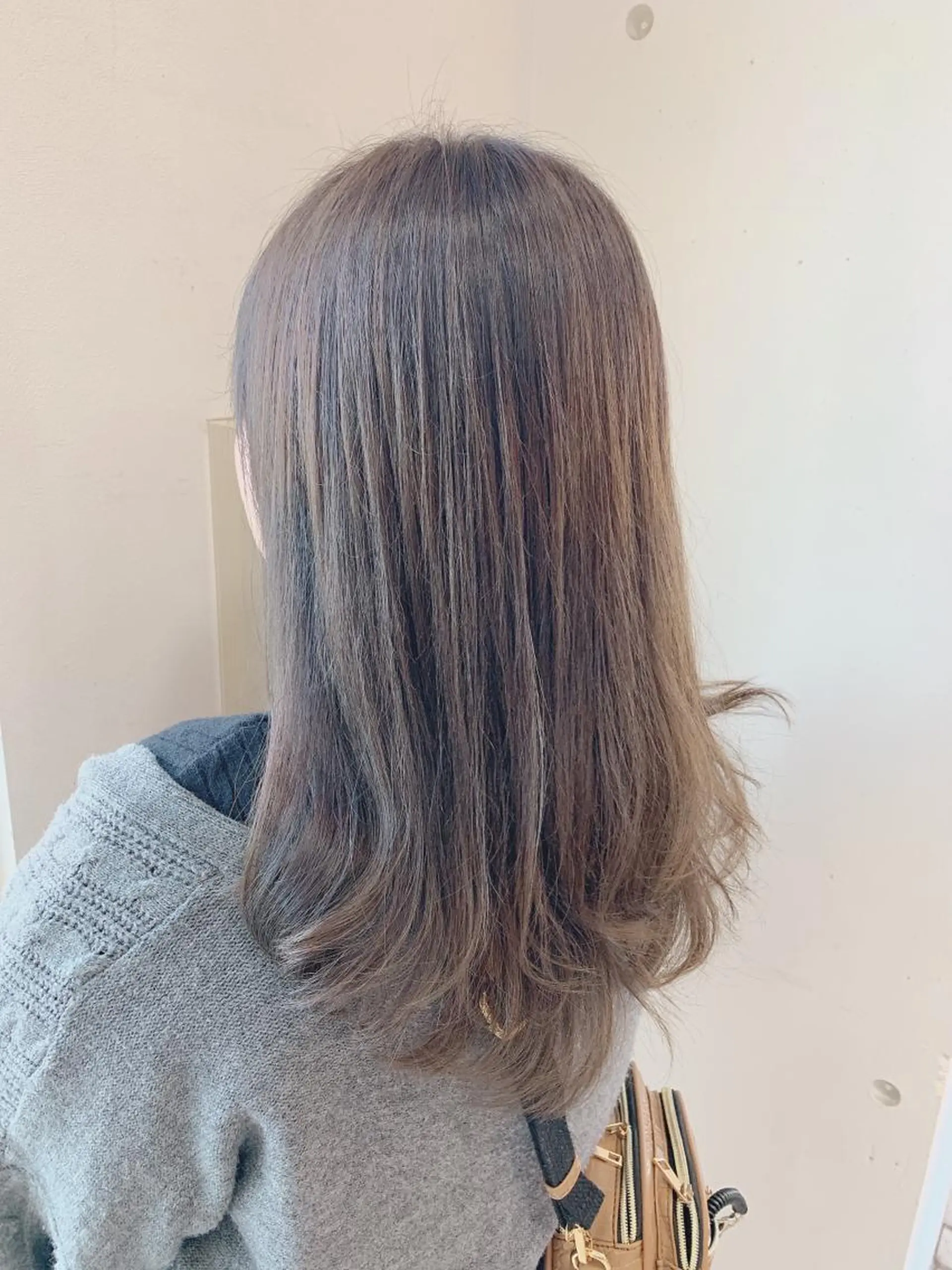 セミロング カラー 白髪ぼかしハイライト 柳川拓哉のヘアスタイル