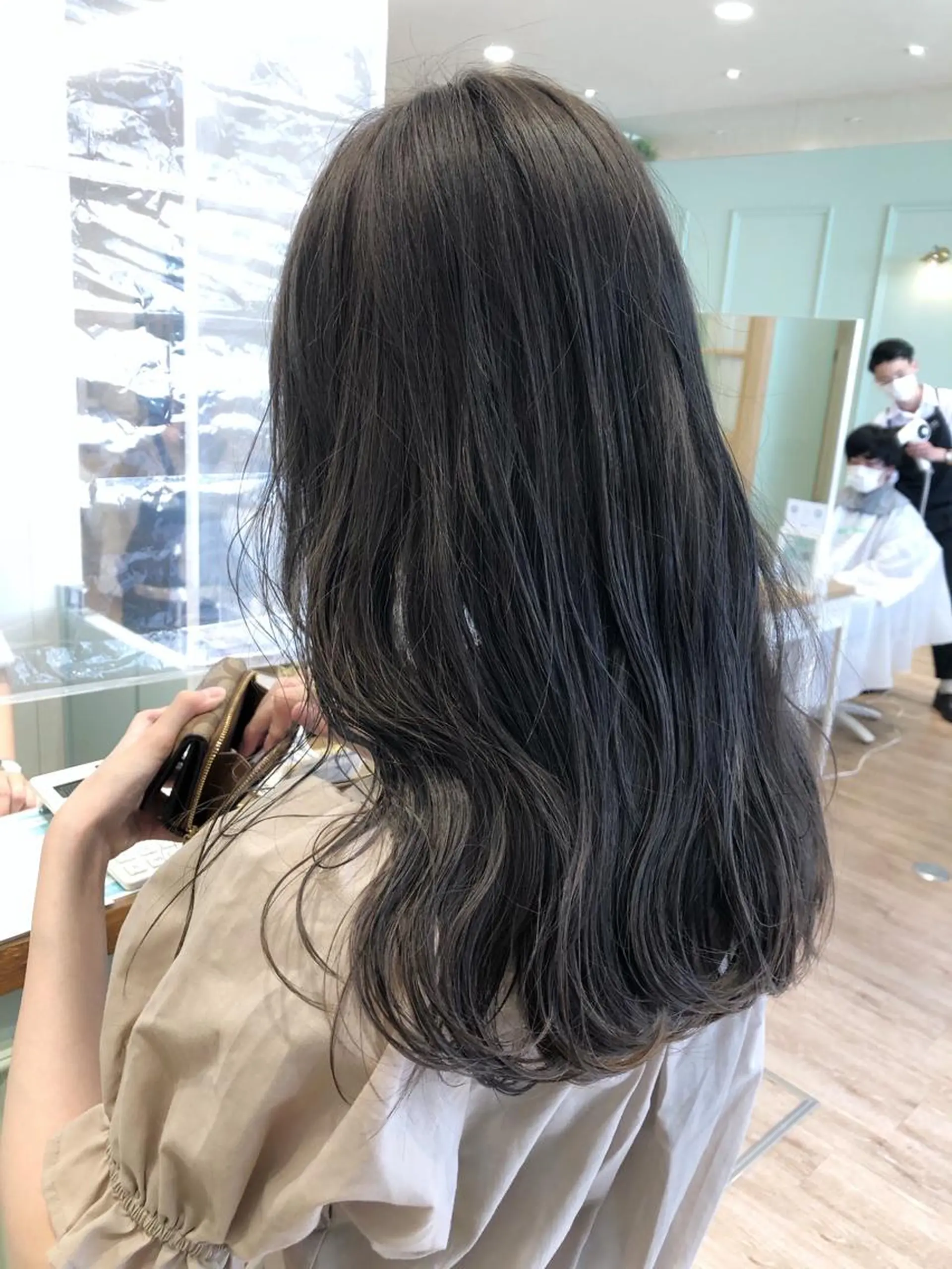 セミロング カラー ブリーチ グレージュ ブリーチなしカラー ヘアカラー ケアブリーチ 坪井佑樹のヘアスタイル