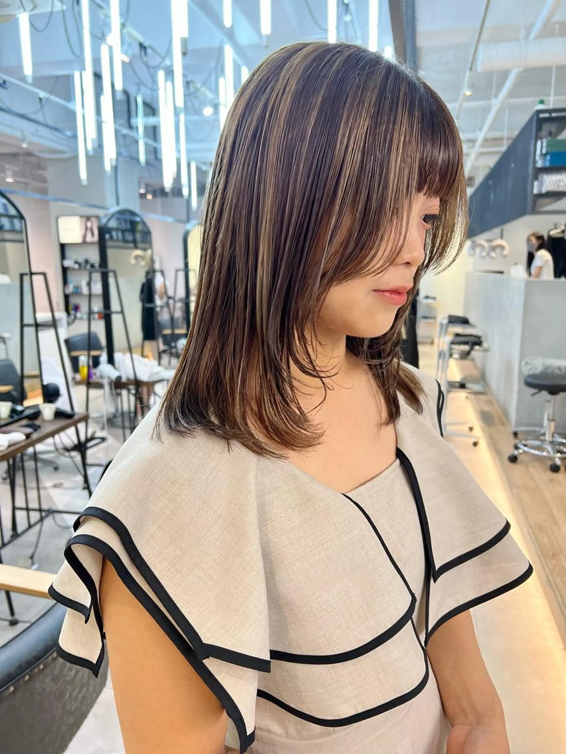 ミディアム カラー デザインカラー ハイライトカラー ハイライト 顔周りカット/透明感 カラー✂️MEIのヘアスタイル