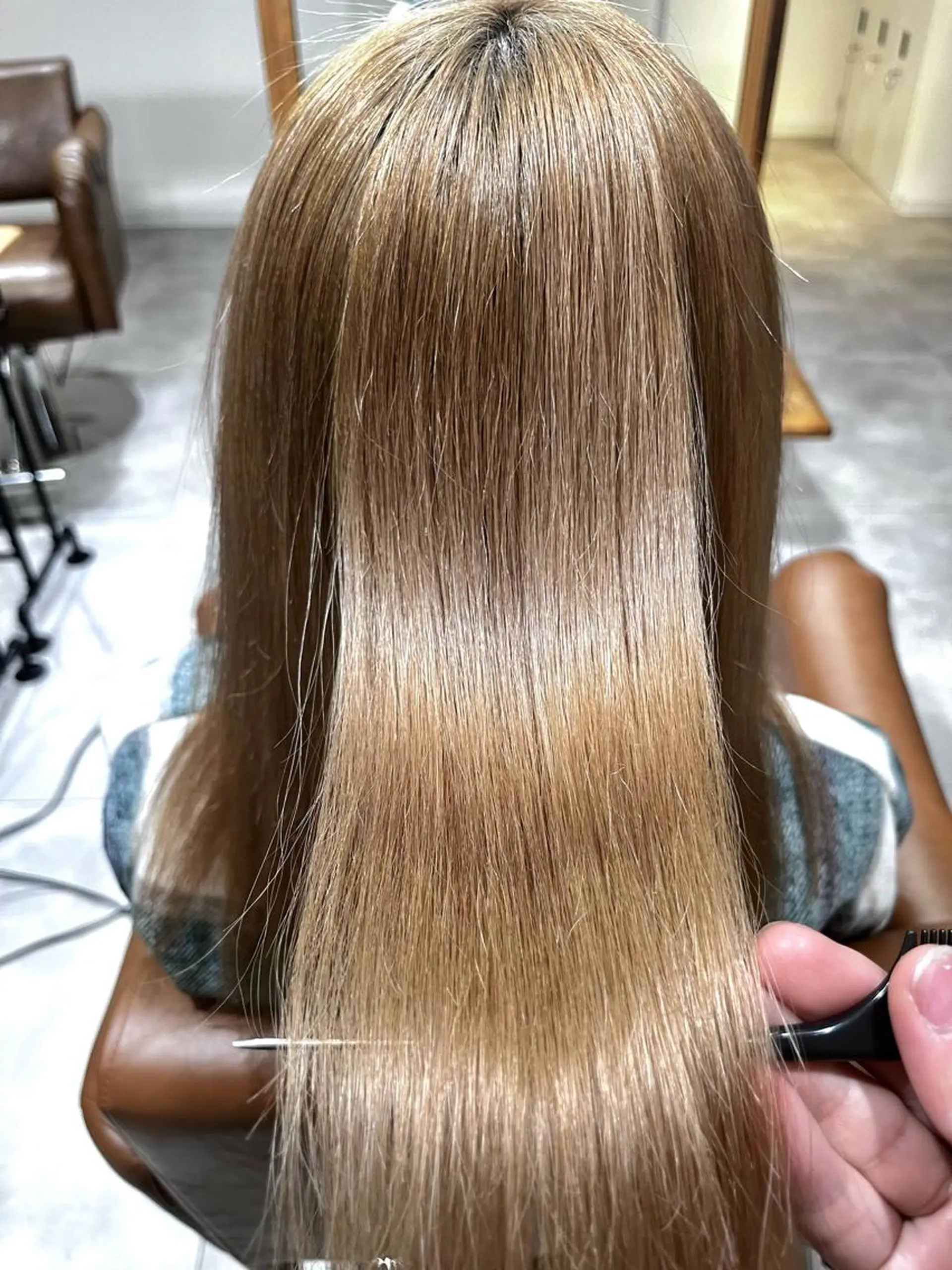 ロング カラー アッシュ ベージュカラー ハイトーンカラー ミルクティーベージュ 髪質改善 トリートメント 艶髪職人🫧 タイキのヘアスタイル