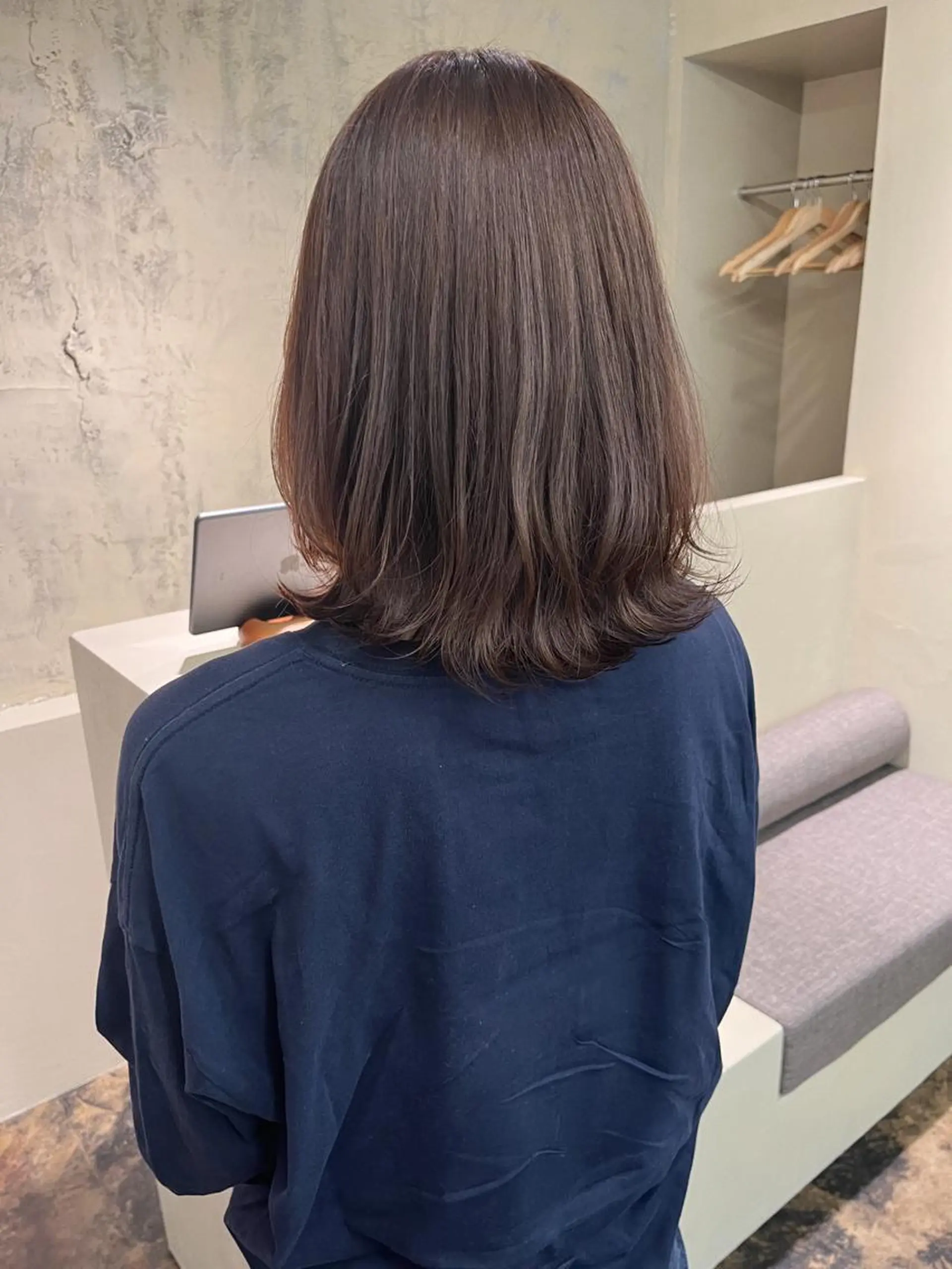 ミディアム パープルカラー くびれヘア レイヤーカット 西山 紗耶香🪽 透明感カラー/ボブのヘアスタイル