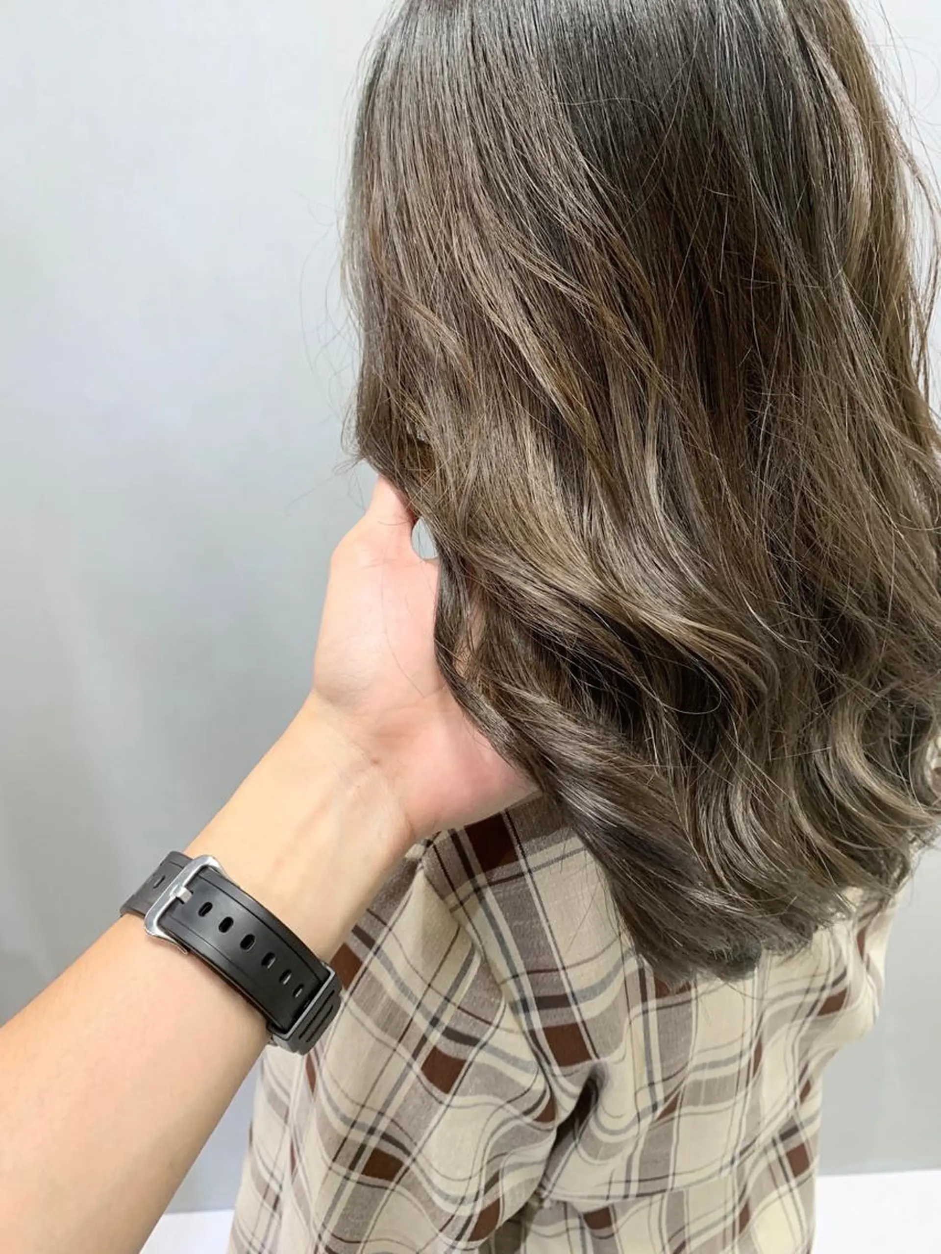 ロング カラー ブリーチ グラデーションカラー グレージュ ヘアカラー 💈平島 拓也💈のヘアスタイル