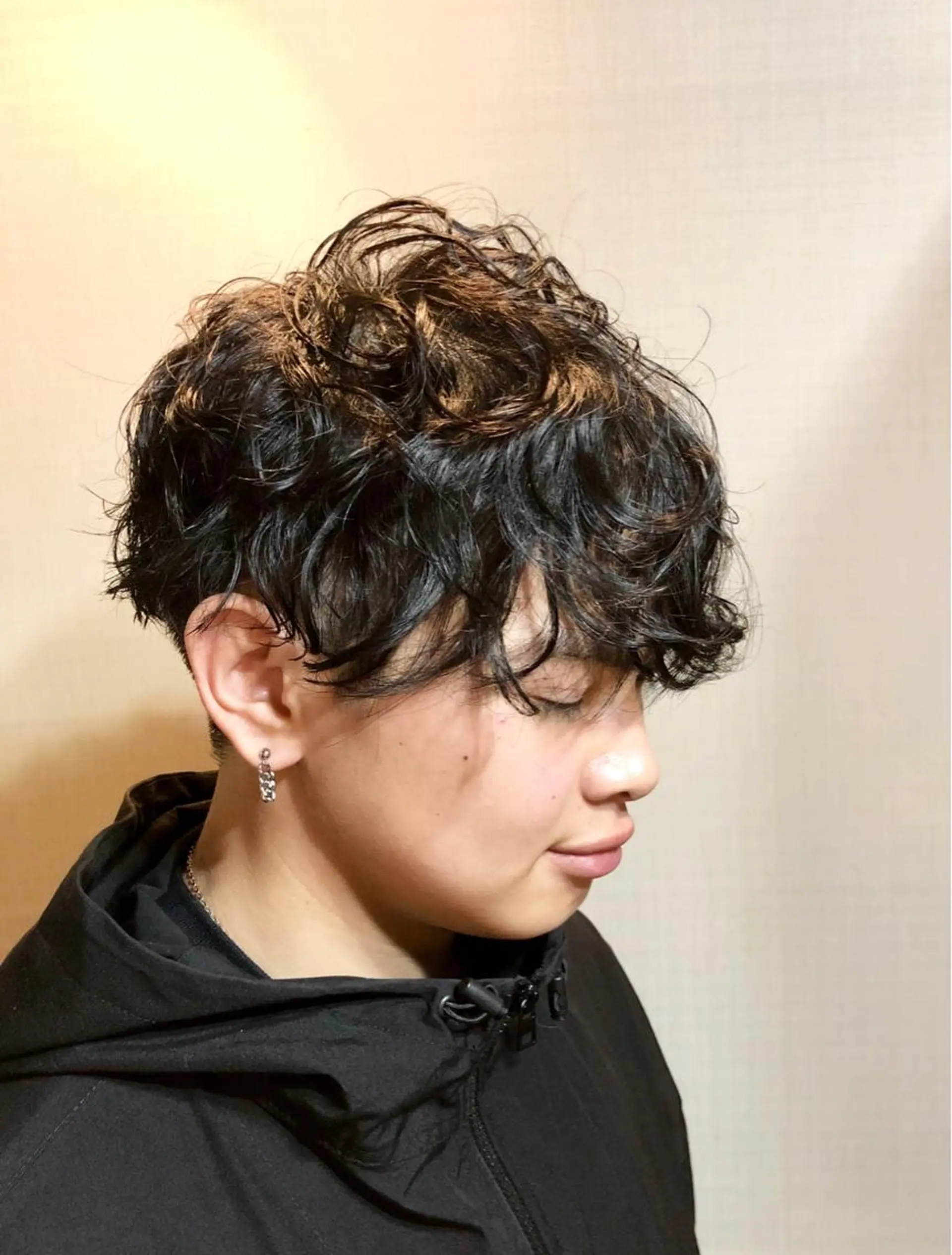 パーマ メンズ メンズパーマ スパイラルパーマ レイヤー/韓国 ハイトーン興津史弥のヘアスタイル