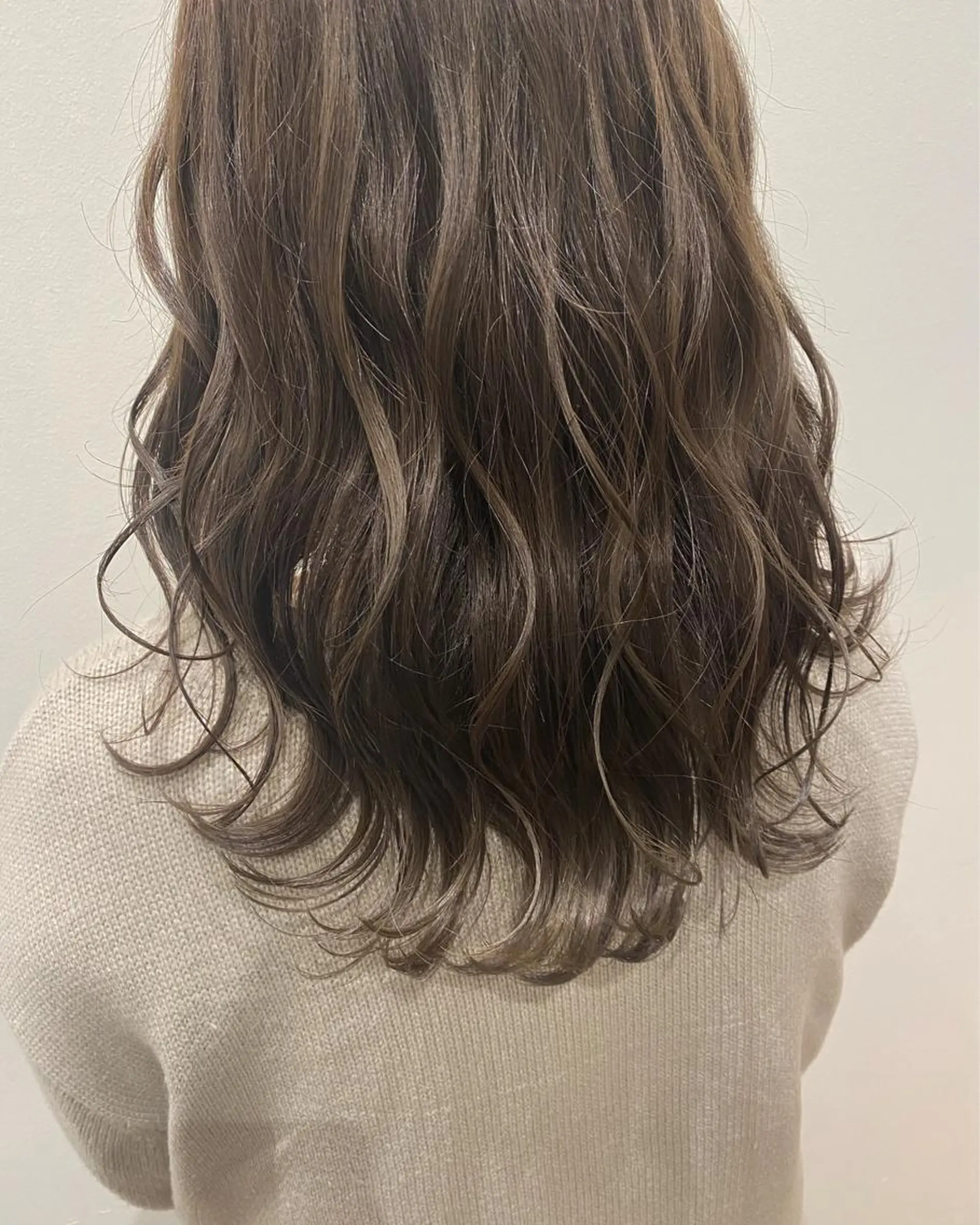 セミロング 石田 優菜のヘアスタイル