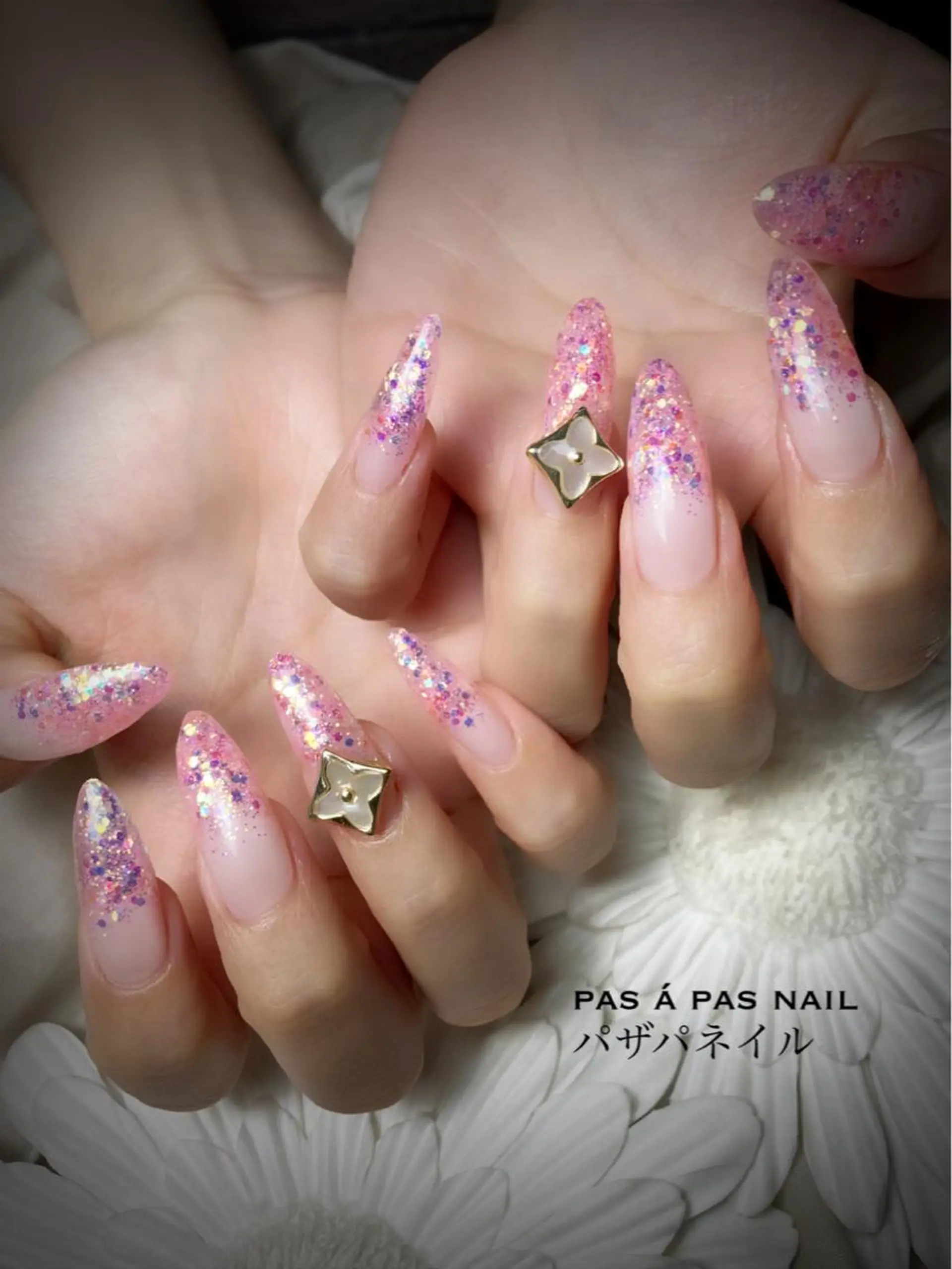 ロング ネイル ハンドネイル Yakko pas á pasのネイルデザイン