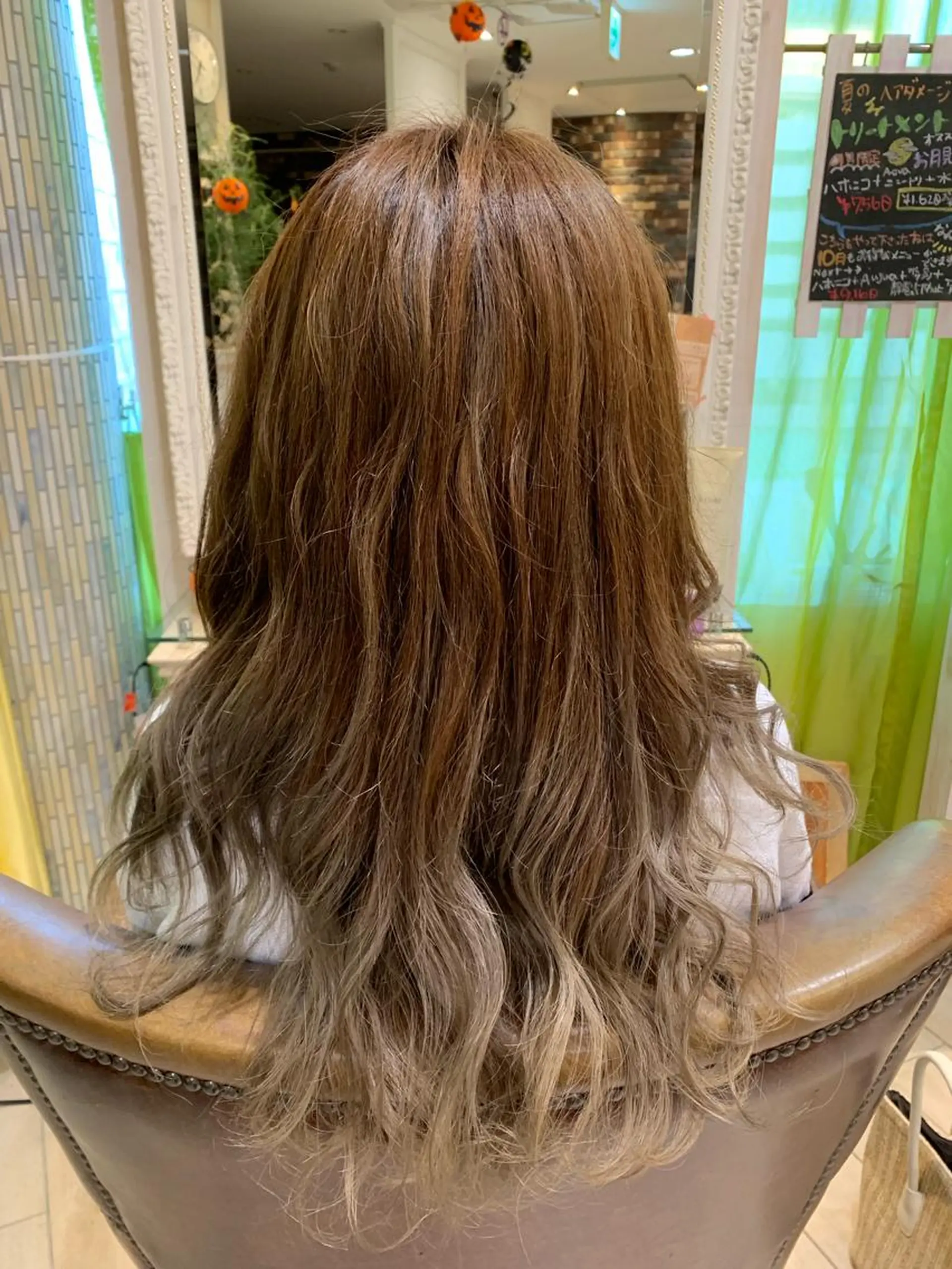 ロング カラー ベージュカラー ブリーチ グラデーションカラー ハイライトカラー ホワイトベージュ 増渕 駿介のヘアスタイル