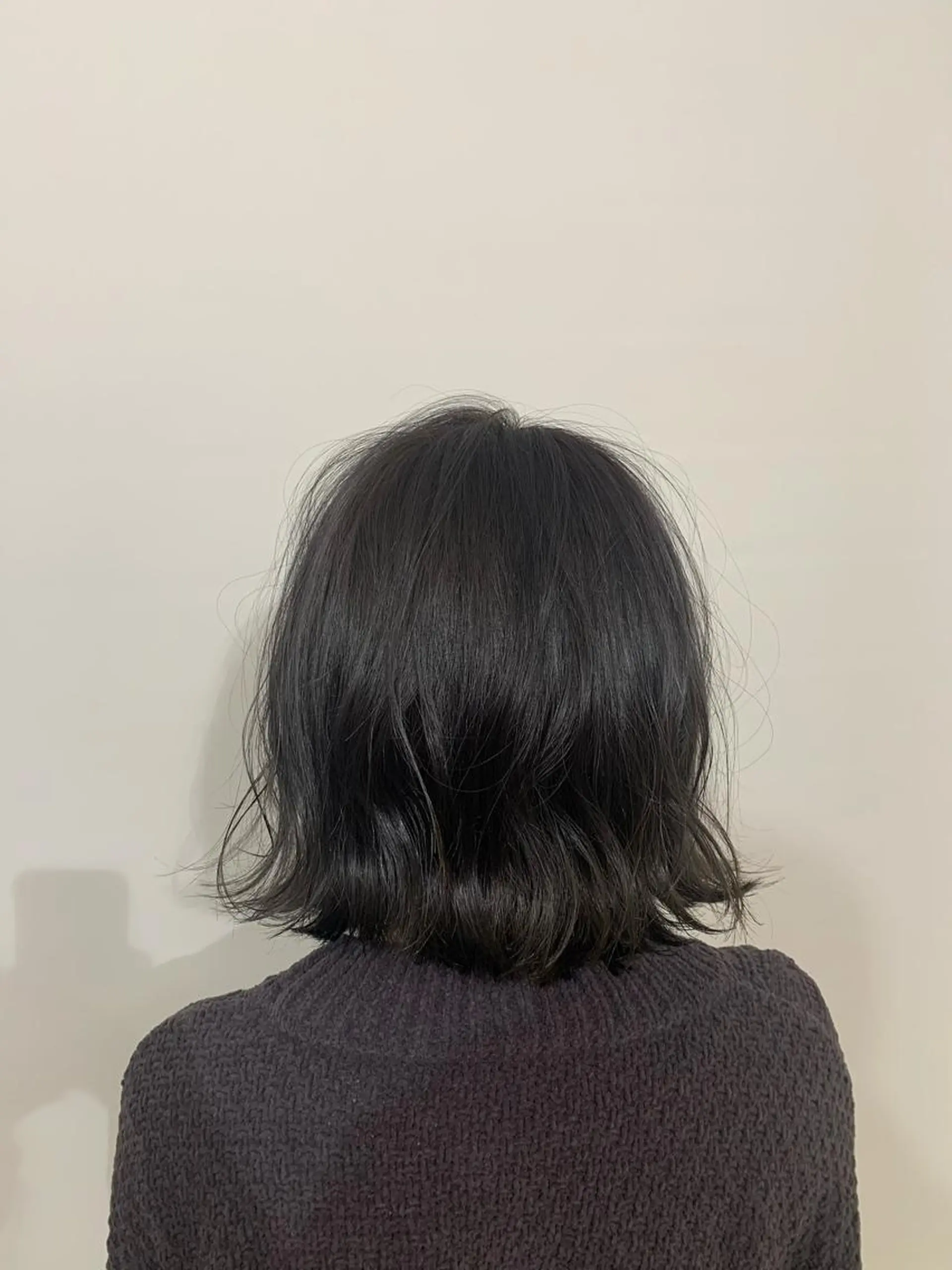 ミディアム カラー パーマ ヘアアレンジ 切りっぱなしボブ 黒髪 ブルーカラー ブルーブラック ボブ カット ヘアカラー トリートメント 加藤 綾華のヘアスタイル