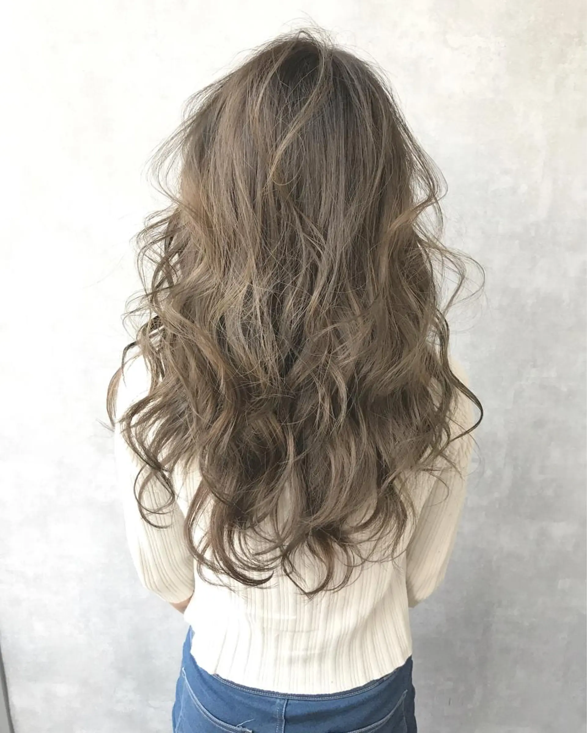 セミロング カラー ハイライトカラー ハイライト TOMOYAレイヤー ブリーチ縮毛矯正のヘアスタイル