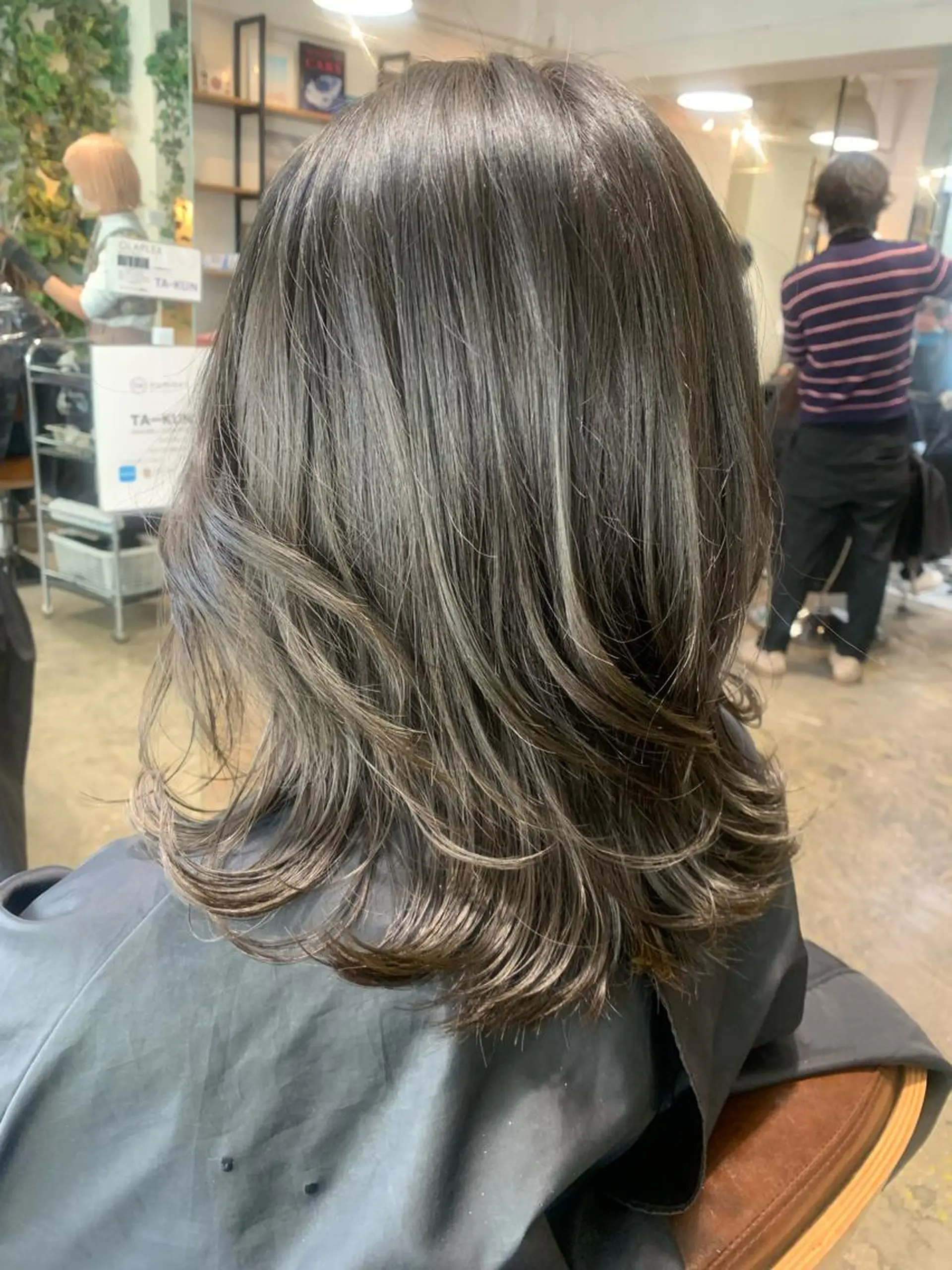 ミディアム カラー グレージュ オリーブグレージュ オリーブグレー カット ヘアカラー トリートメント オリーブ/縮毛矯正 /スパ/たっくんのヘアスタイル