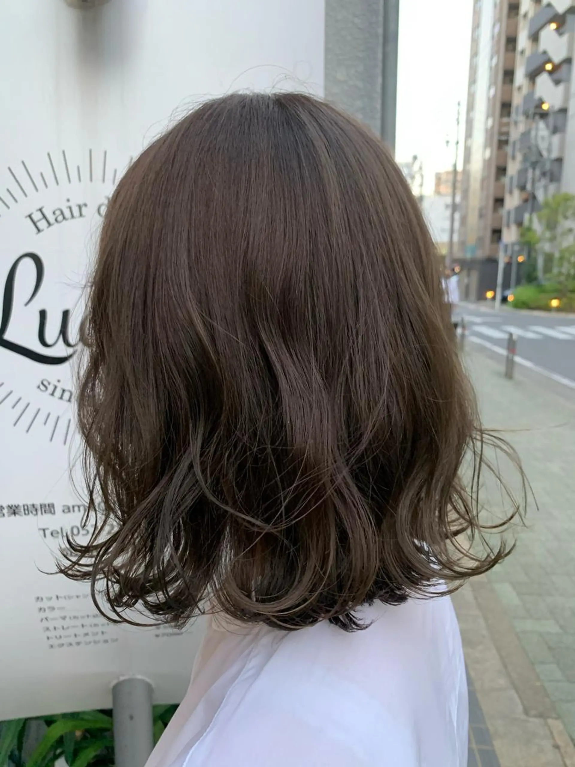 ミディアム カラー ベージュカラー ブリーチ ブリーチなしカラー 小笠原 菜緒のヘアスタイル