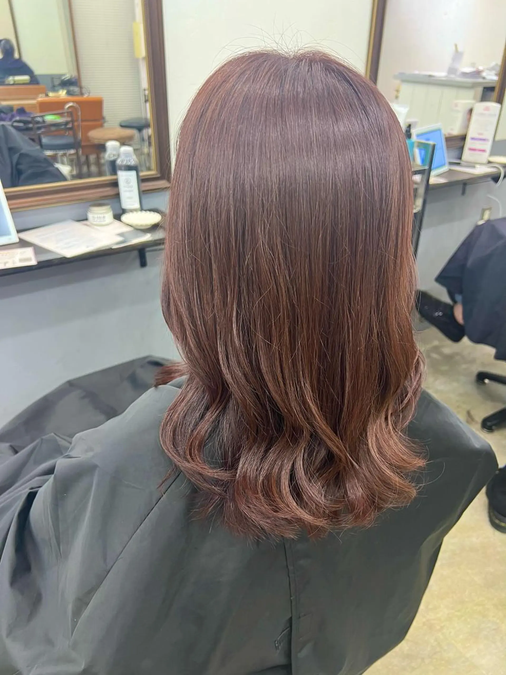 ミディアム ヘアカラー トリートメント 店長🩷艶カラー 🧡💛リサ🫧のヘアスタイル