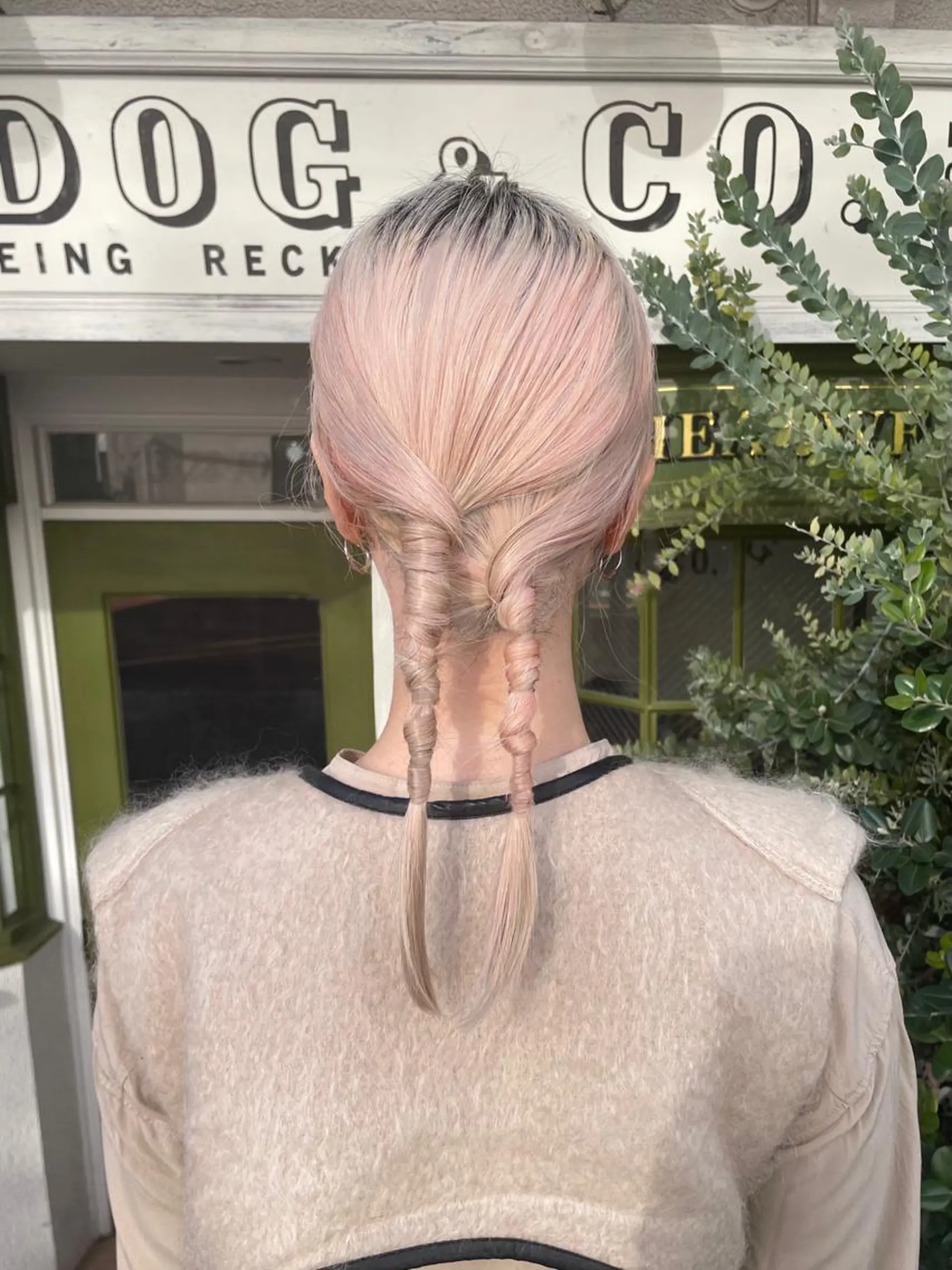 セミロング カラー ヘアアレンジ ブリーチ ピンクカラー ホワイトピンク ヘアセット NVEMO.所属・韓国ヘア💇🏼 kanonのヘアスタイル