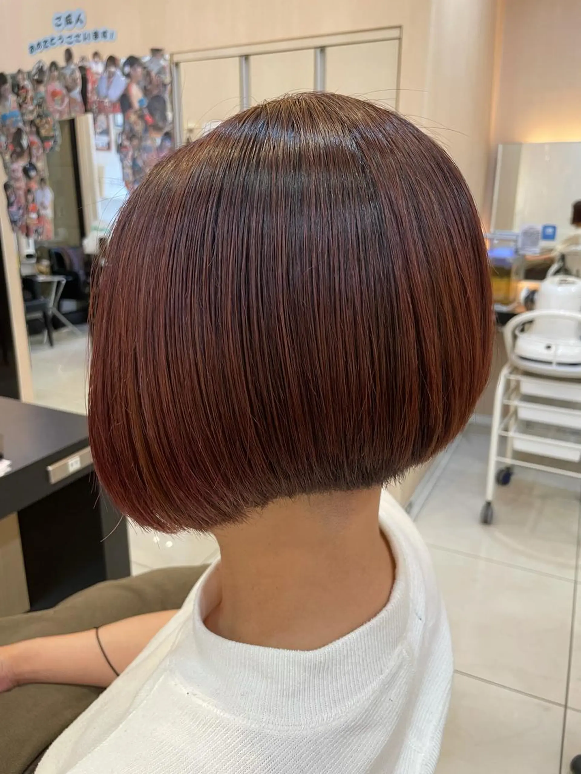 カラー 内田温子大人女性 ハイライト、ボブのヘアスタイル