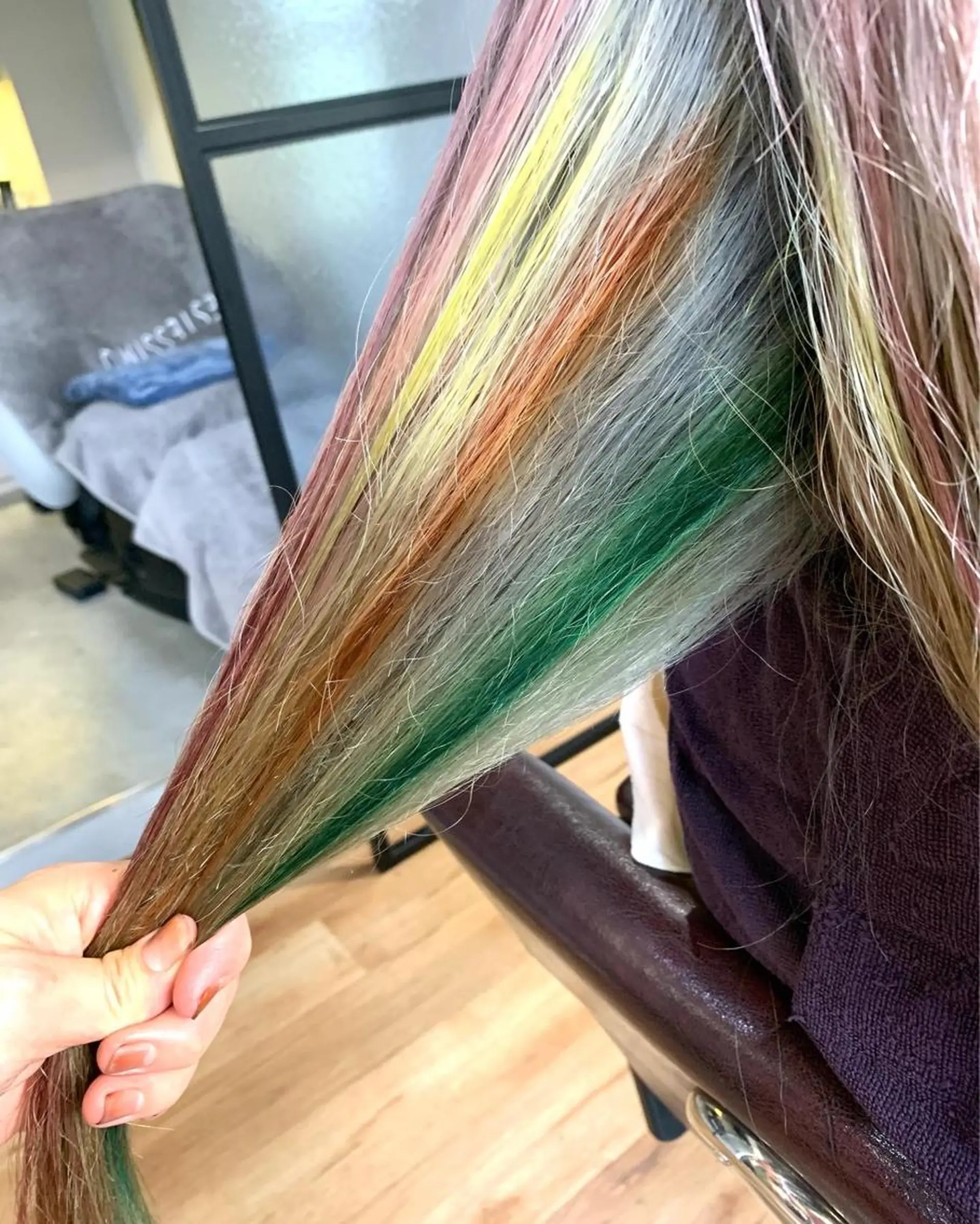 セミロング カラー ヘアカラー ハイライト✨髪質改善 TAKAさんです😊のヘアスタイル