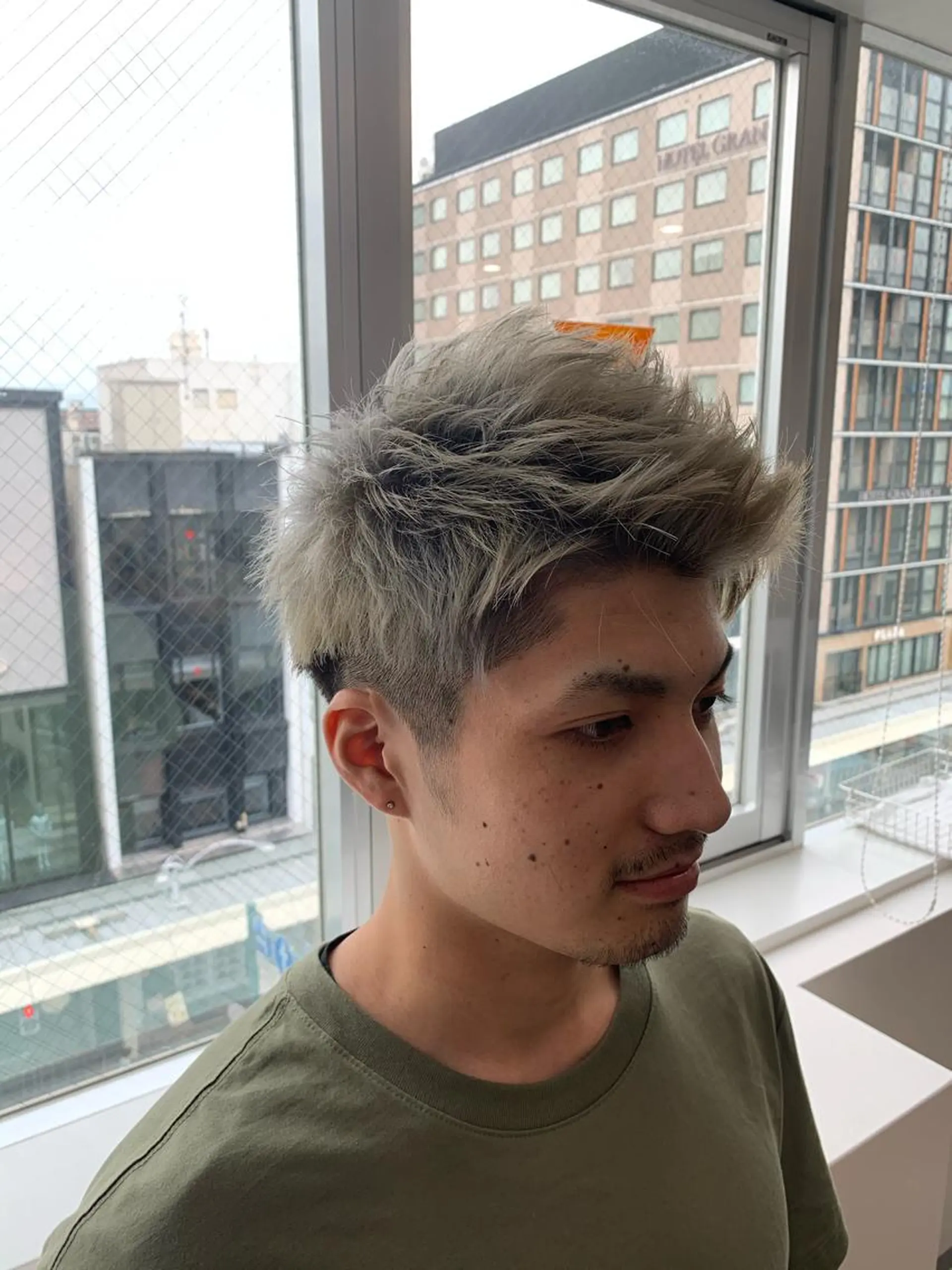 ショート ヨシミ カズヤのヘアスタイル