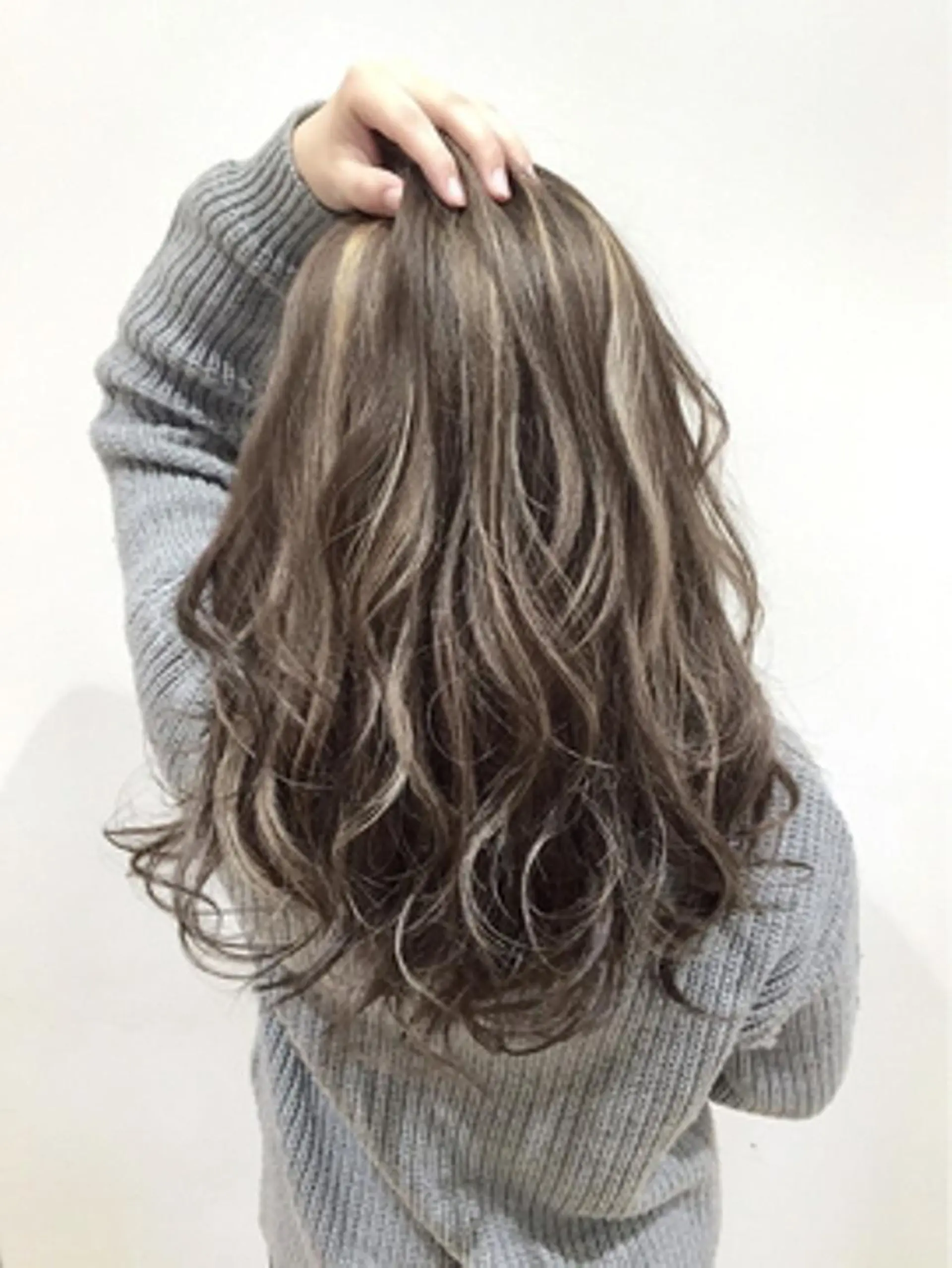 ロング ハイライト ヘアカラー 黒木 健悟のヘアスタイル