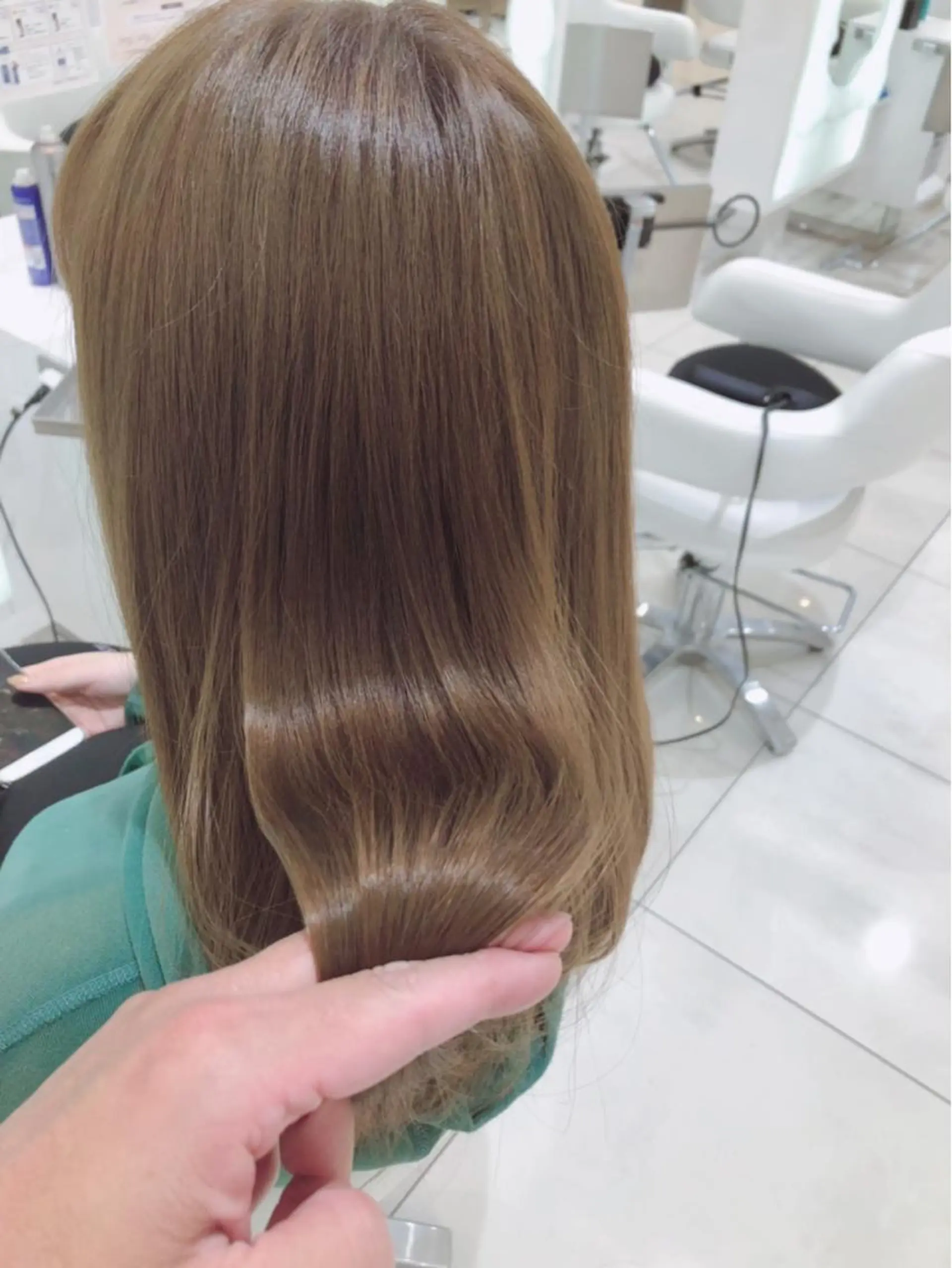 セミロング カット ヘアカラー トリートメント セレスト心斎橋所属・上田 篤史のヘアスタイル