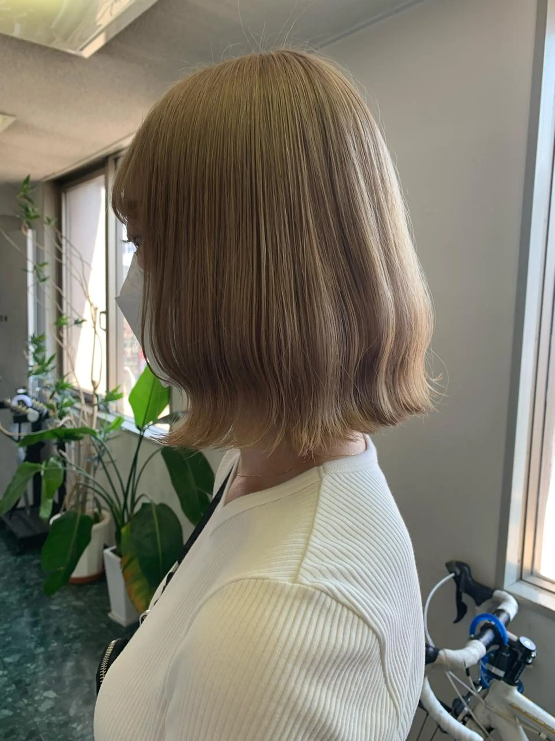 ショート カラー ベージュカラー ブリーチ ミルクティーベージュ カット ヘアカラー トリートメント FRAME+spa&hair roomなんば駅前店所属・🌸MAYU🌸 ハイトーン➕レイヤーのヘアスタイル