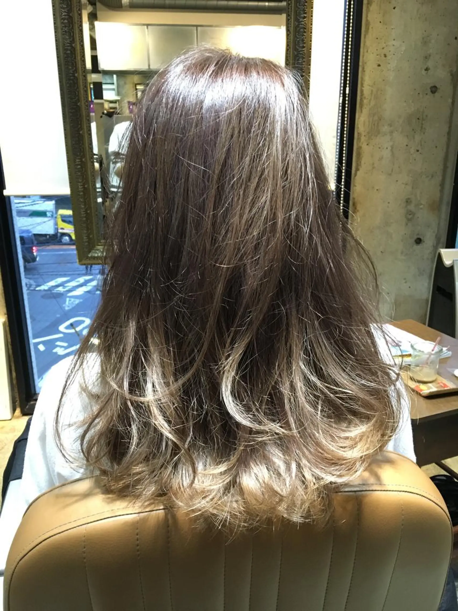 ロング カラー ダブルカラー グレージュ ハイライトカラー ハイライト 北條 優輝のヘアスタイル