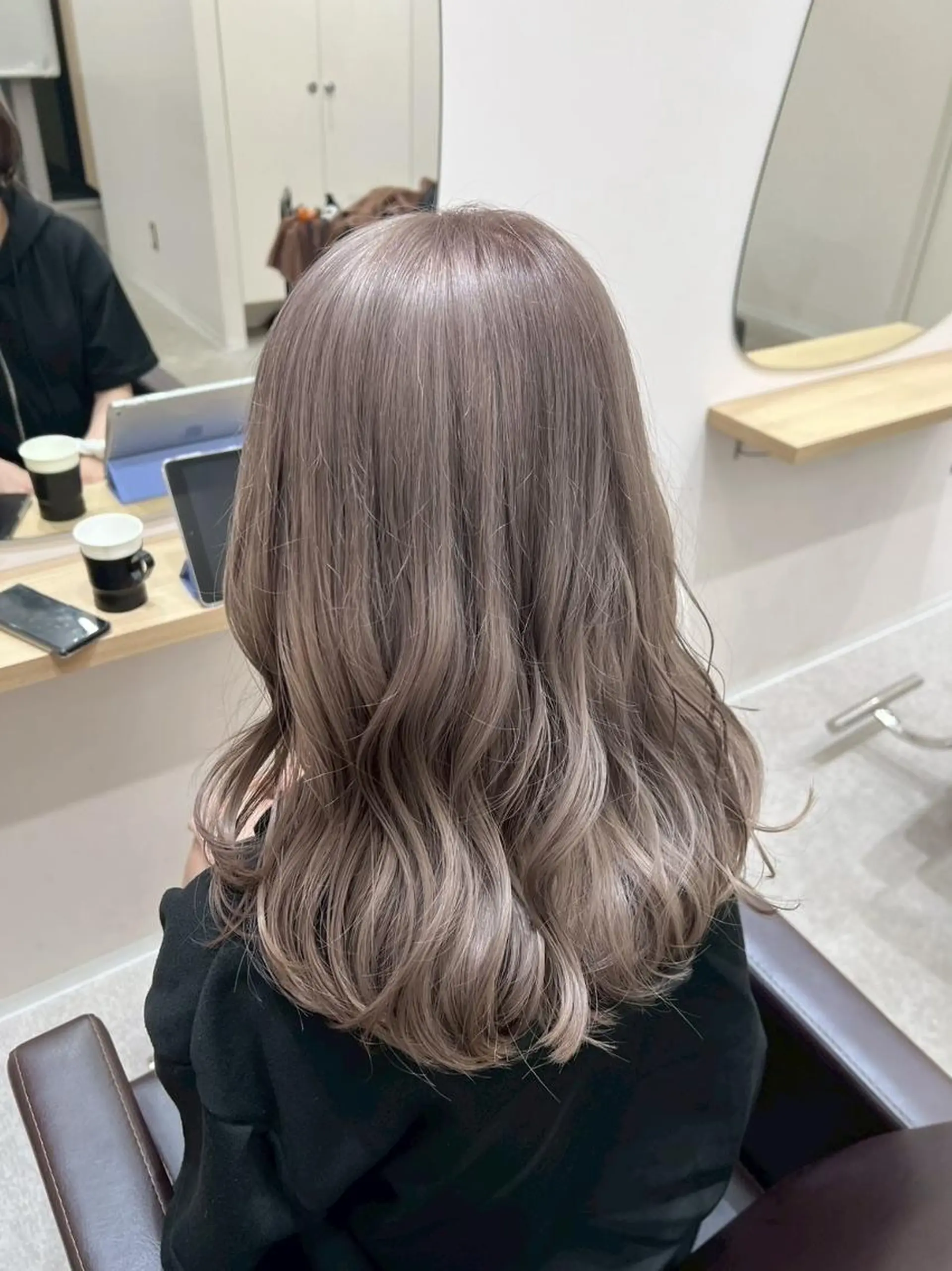 セミロング カラー ブリーチ ダブルカラー ヘアカラー トリートメント ✨【公式】 juhl.横浜✨のヘアスタイル