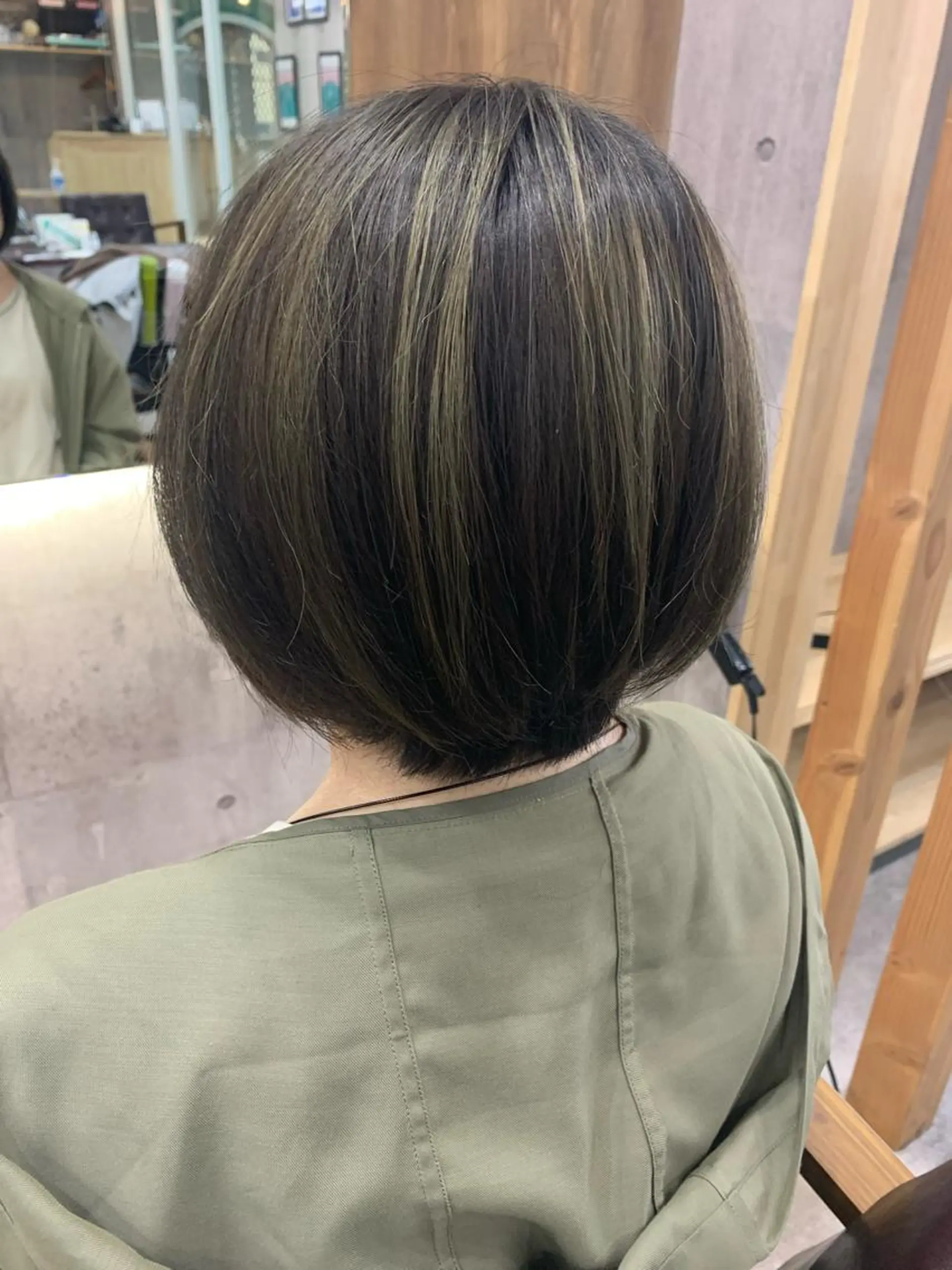 ショート カラー バレイヤージュ ブリーチ ケアブリーチ ダブルカラー イヤリングカラー ヘアカラー memento 斎藤大覚のヘアスタイル