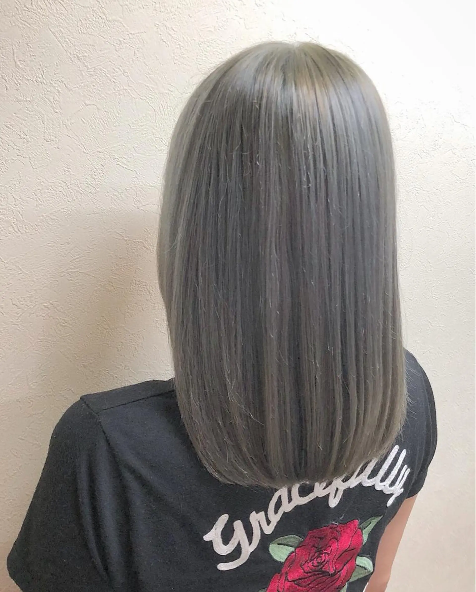 セミロング ヤマグチ ヒカルのヘアスタイル