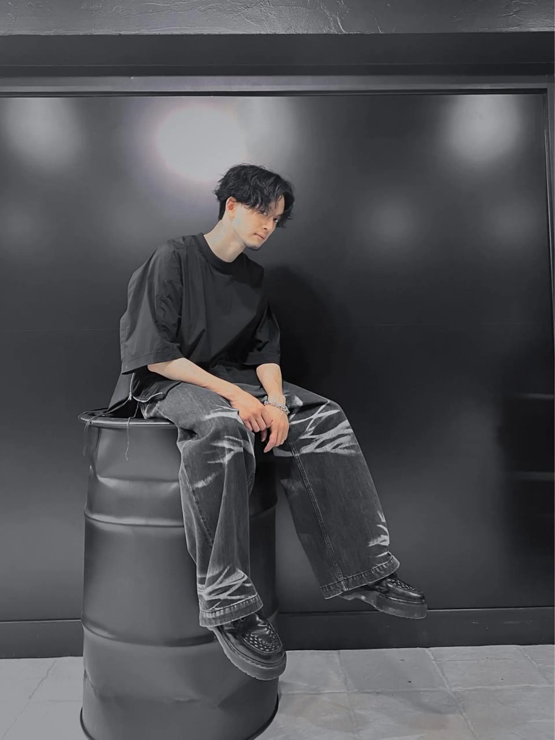 ミディアム パーマ メンズ ミディアムパーマ メンズブリーチ ビジネス センターパート ダウンパーマ メンズサロン【owl 心斎橋】難波/アメ村のヘアスタイル