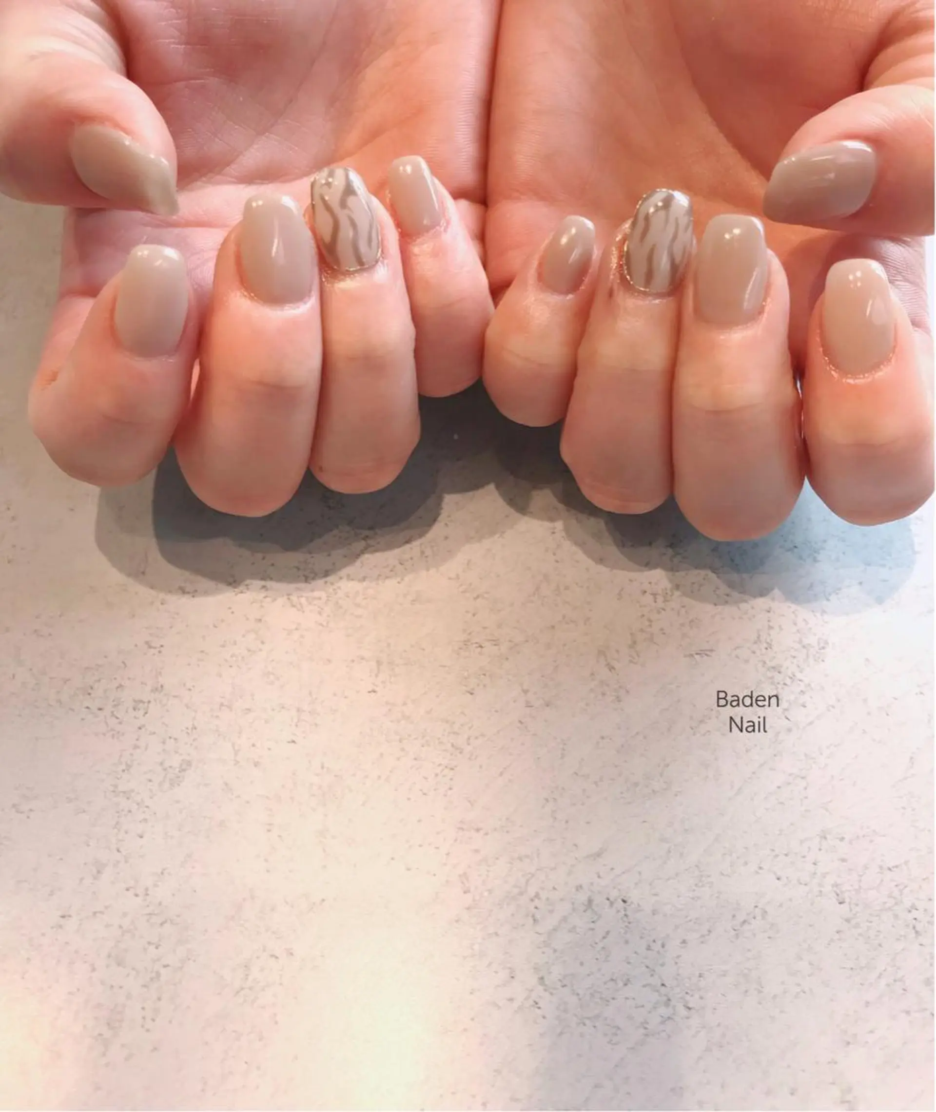 ネイル アニマル柄 ブラウン ミラーネイル ハンドネイル Baden Nail ﾊﾞ-ﾃﾞﾝ ﾈｲﾙのネイルデザイン