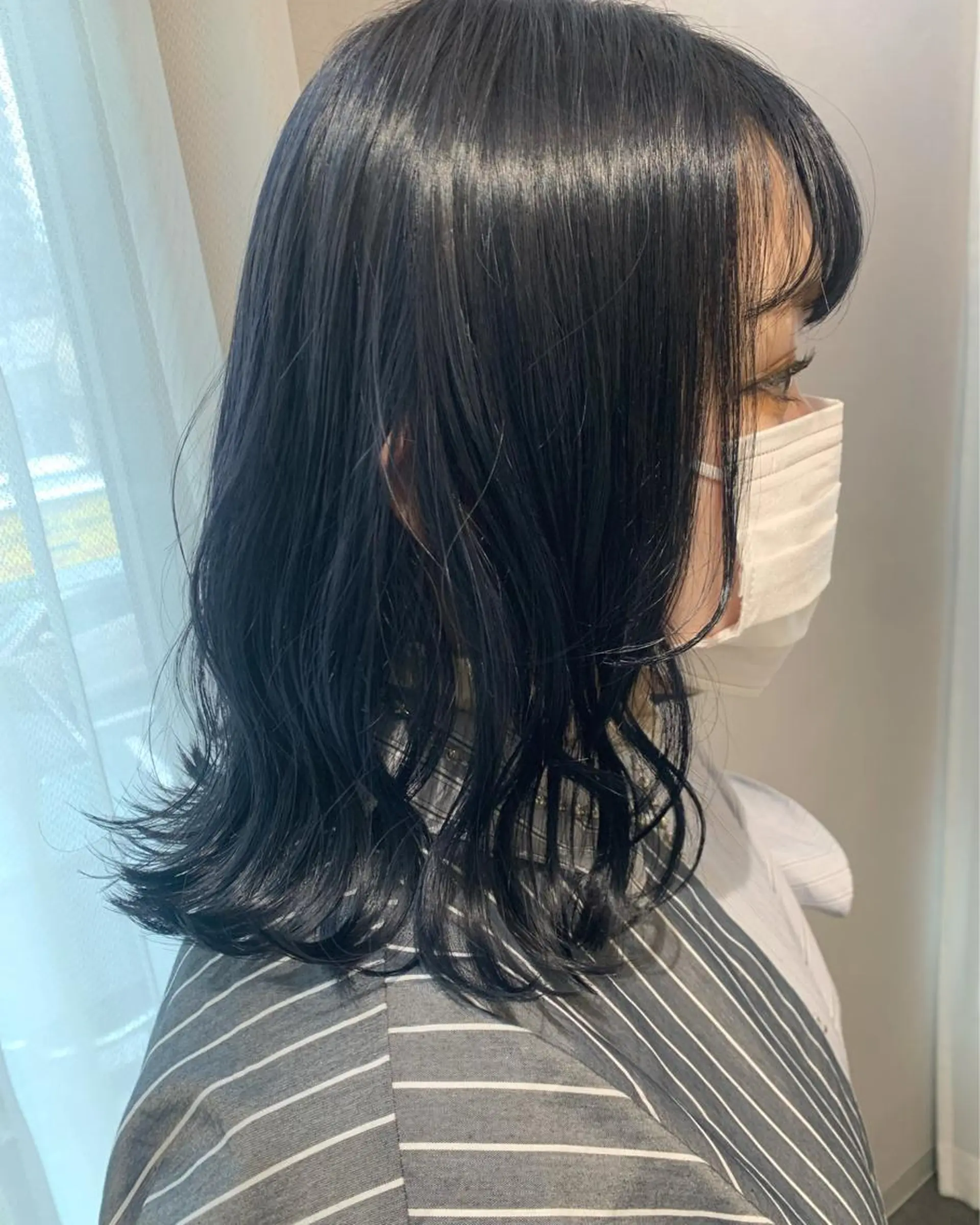 ミディアム カラー 黒髪 ブリーチ ネイビーカラー カット ヘアカラー トリートメント hub hair レイヤー/透明感のヘアスタイル