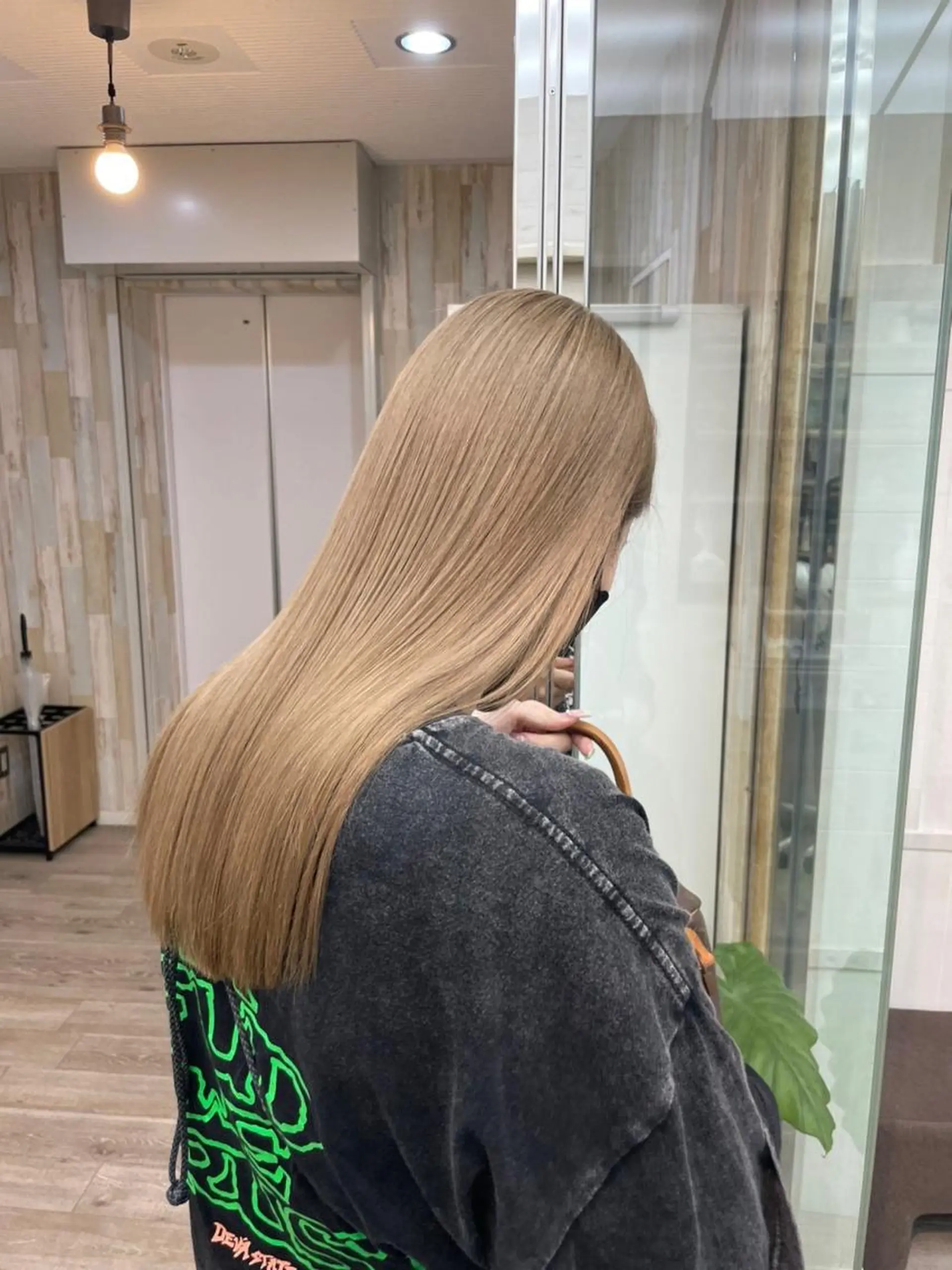 カラー ヘアアレンジ ミディアム パーマ アディクシーカラー アッシュ バレイヤージュ ベージュカラー ブリーチ newi 川崎店のヘアスタイル