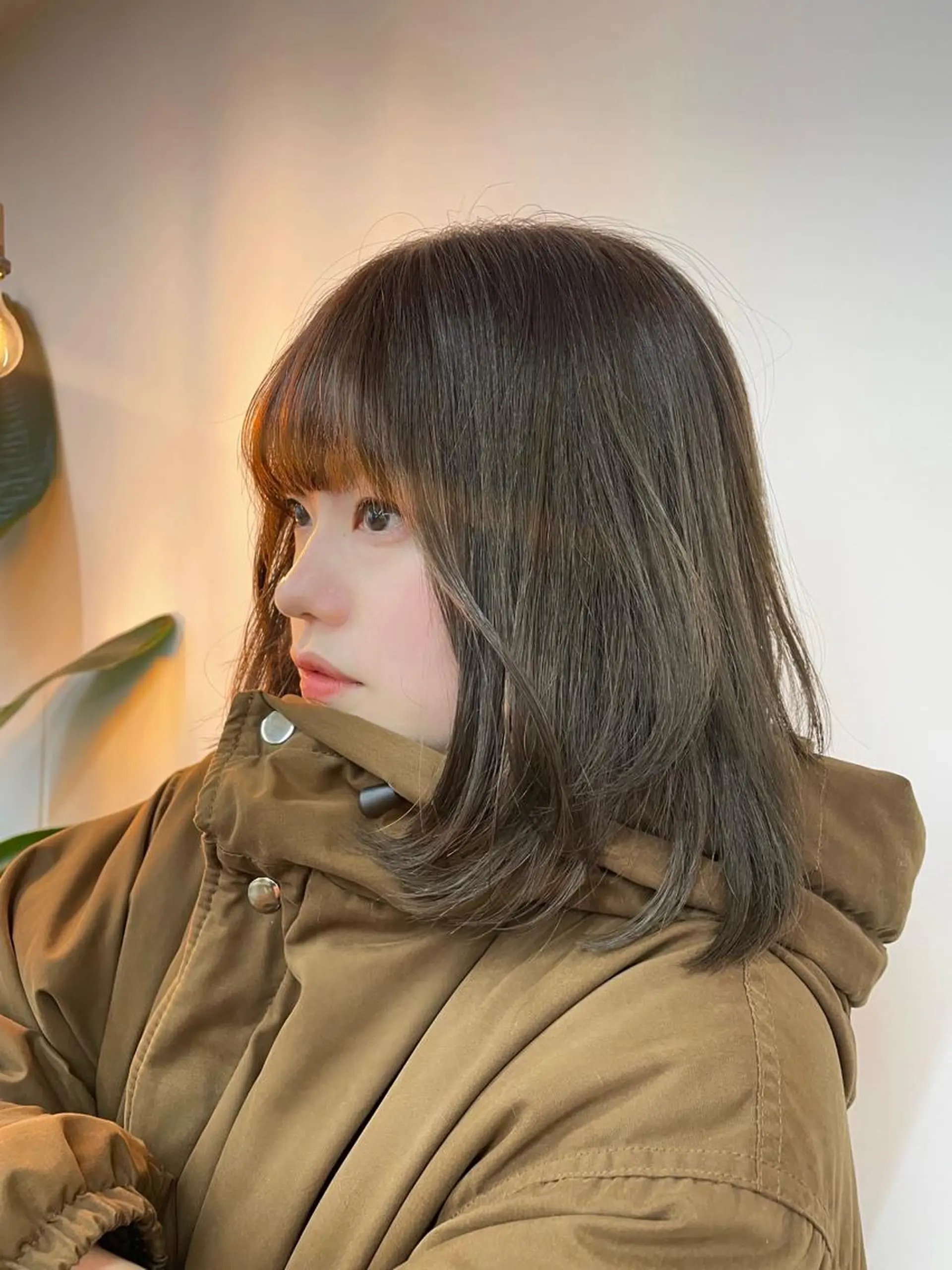 ミディアム カラー ボブレイヤー ベージュカラー ブリーチ ブラウンカラー ブラウンベージュ ヘアカラー さかした ちなのヘアスタイル