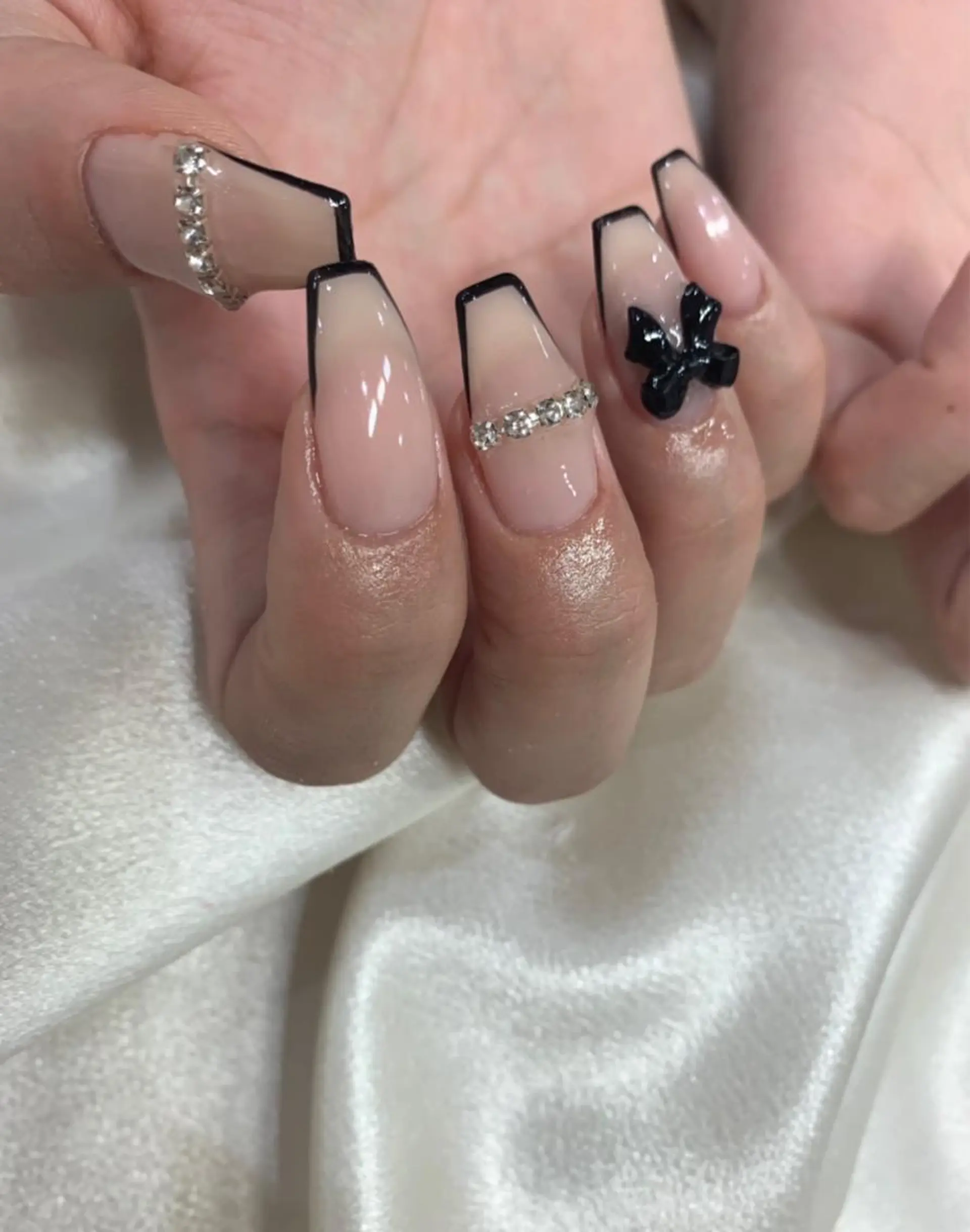 ネイル リボン Threee所属・Threee. Misakiのネイルデザイン