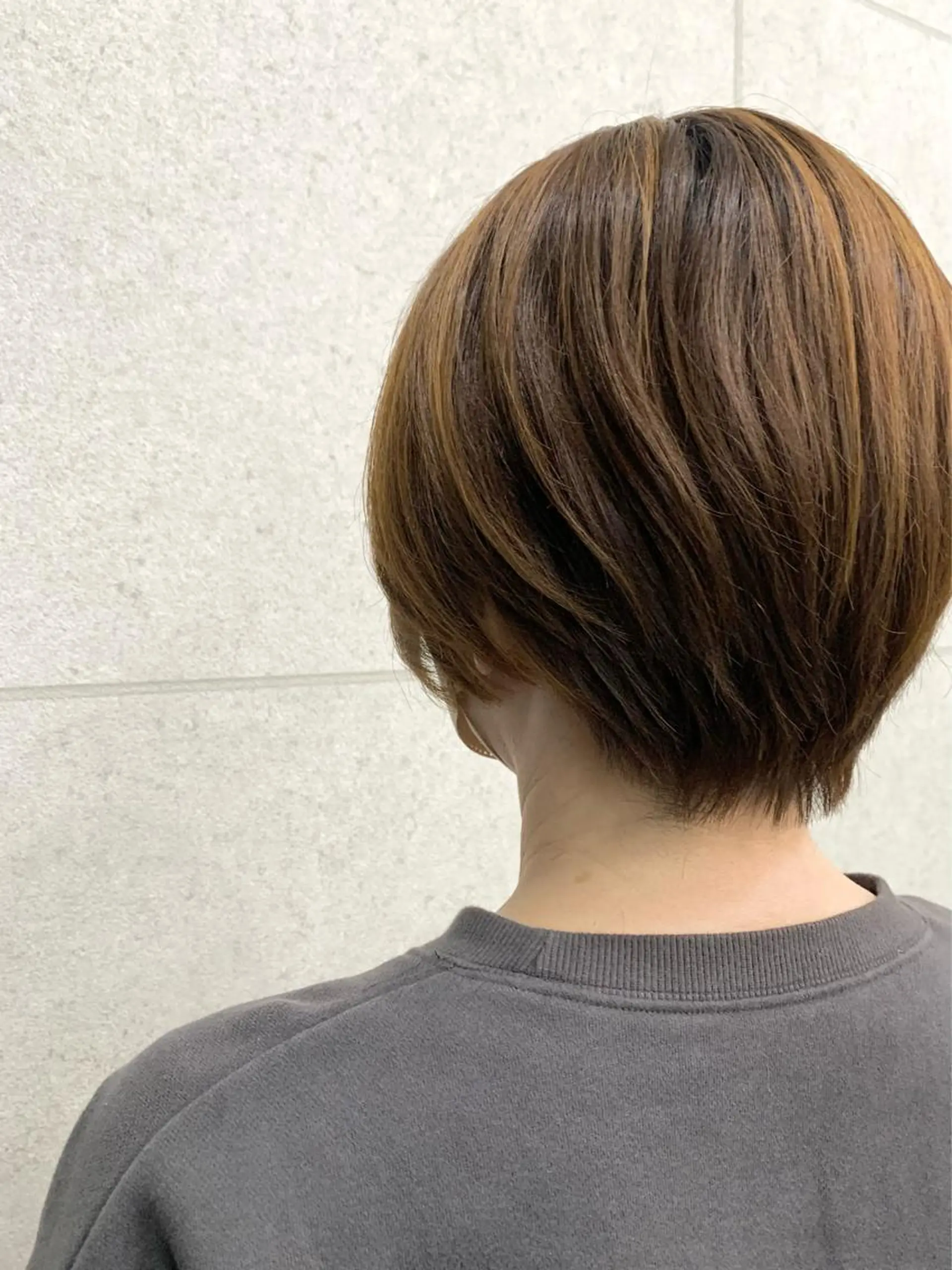 ショート レイヤー ハイトーン 暖色⭐︎KANAKOのヘアスタイル