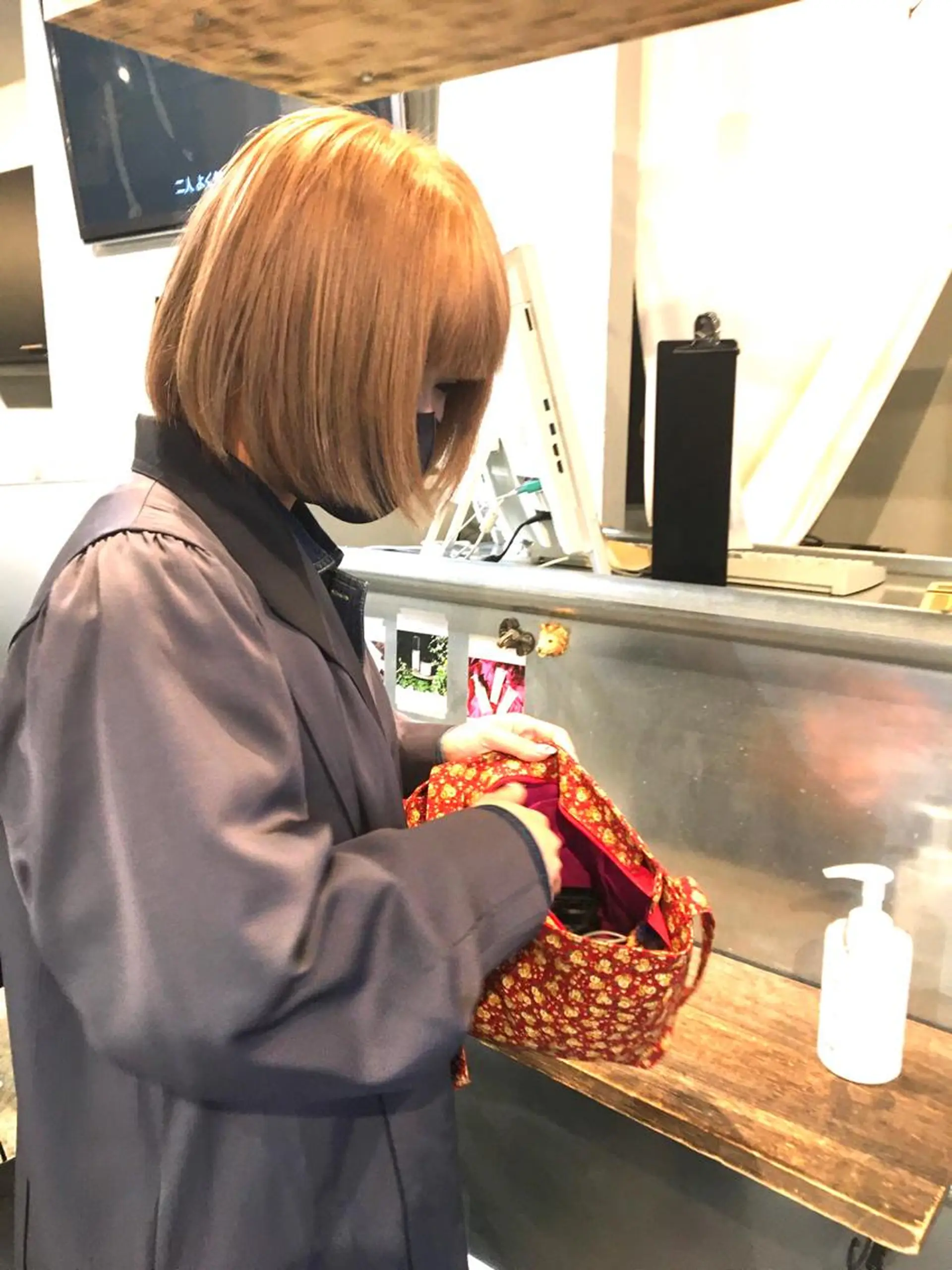 ミディアム カラー ショートボブ ベージュカラー ミルクティーベージュ ボブ ハイトーン/レイヤー /ウルフ⭐️永田⭐️のヘアスタイル