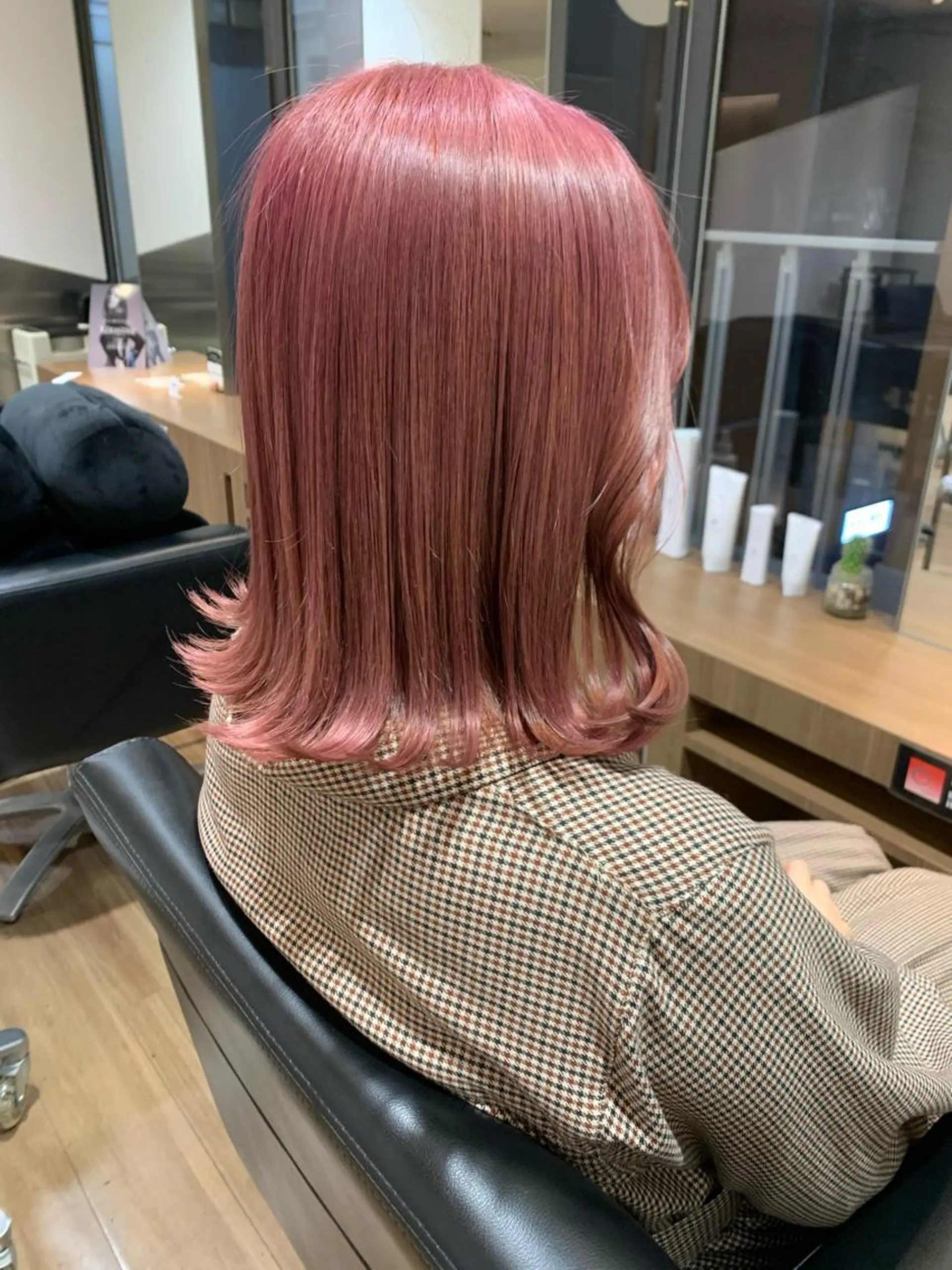 ミディアム カラー ブリーチ SALOWIN新宿三丁目 Frente店所属・薄田 珠美のヘアスタイル