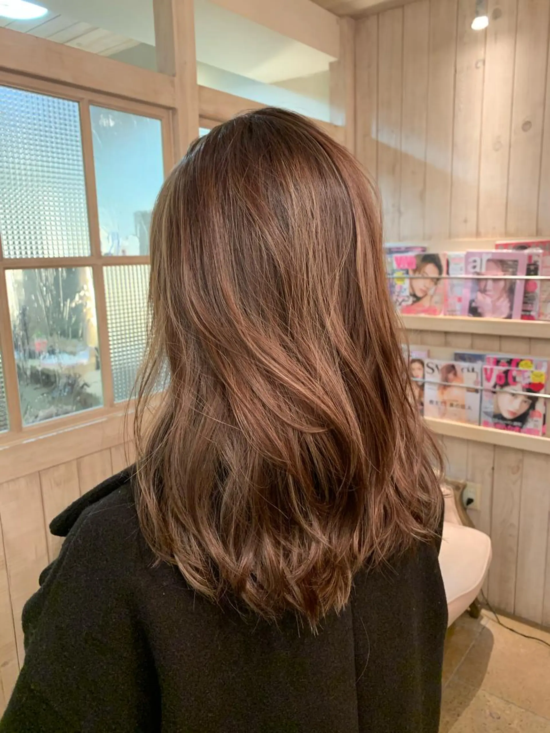 セミロング カラー ブラウンカラー 森 早希絵のヘアスタイル