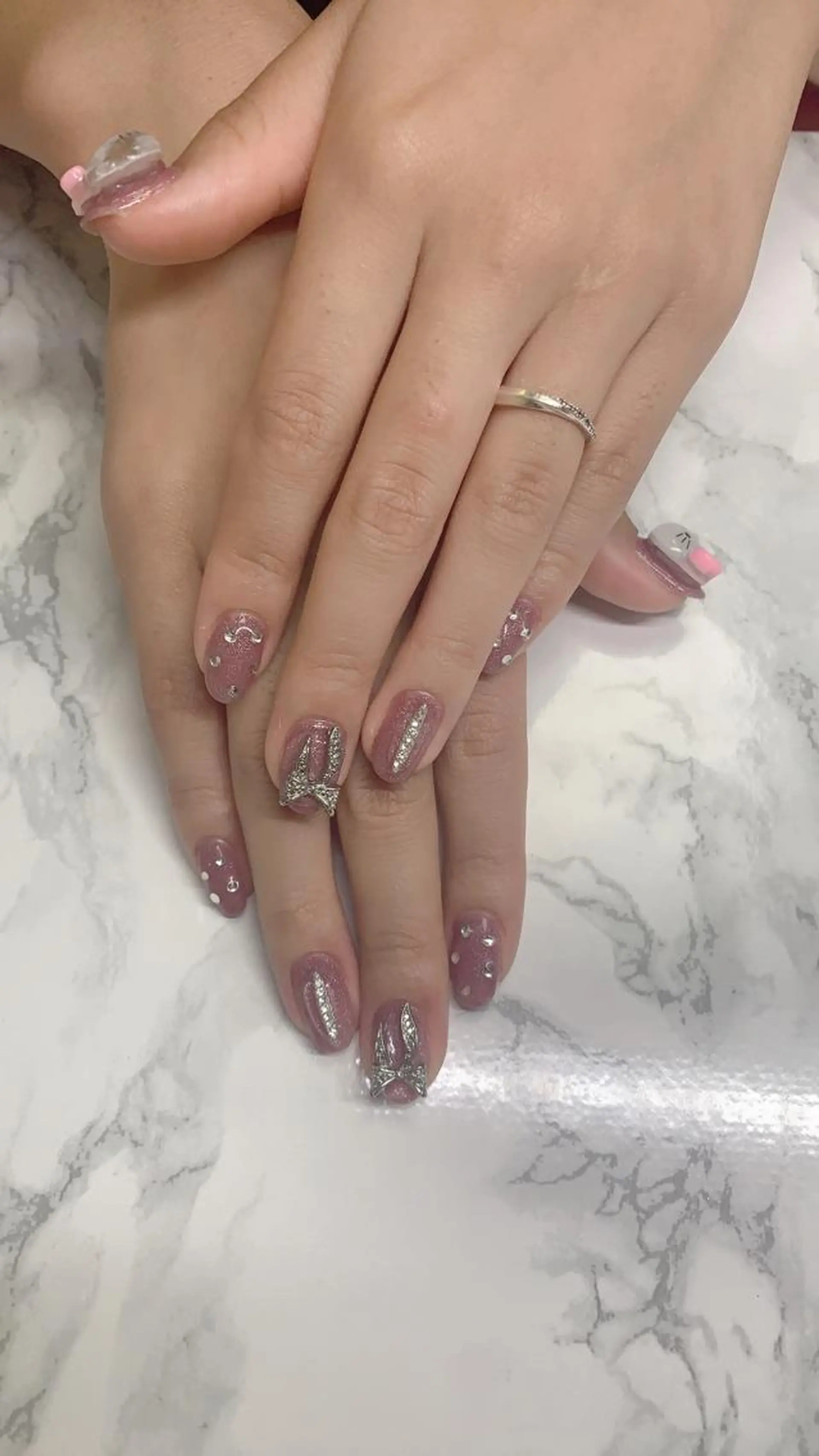 ネイル はな💎ネイル ワンホン、長さ出しのネイルデザイン