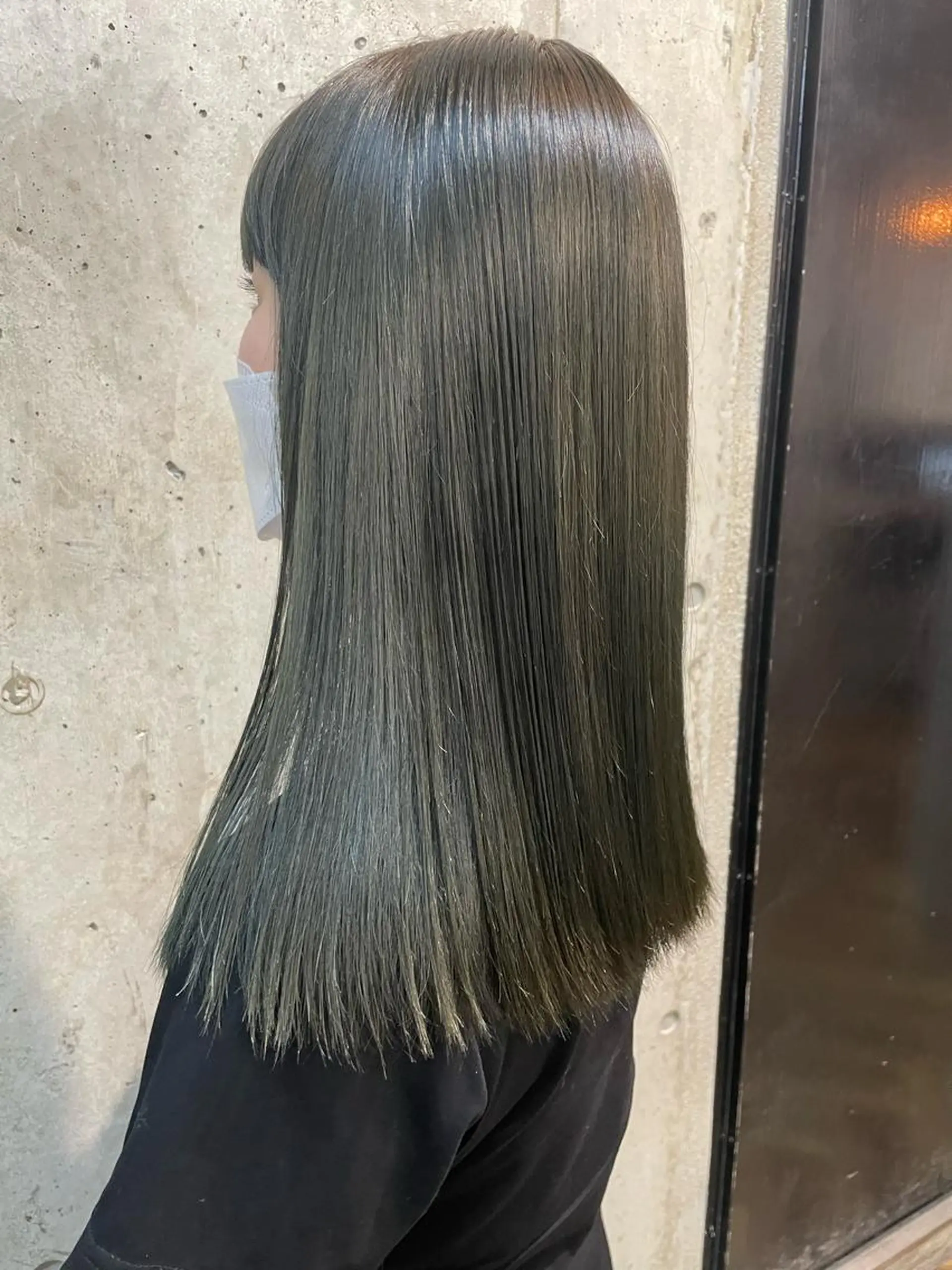 セミロング カラー グレージュ オリーブグレージュ オリーブグレー lani hair salon所属・SHOTO ハイトー ン/デザインカラーのヘアスタイル