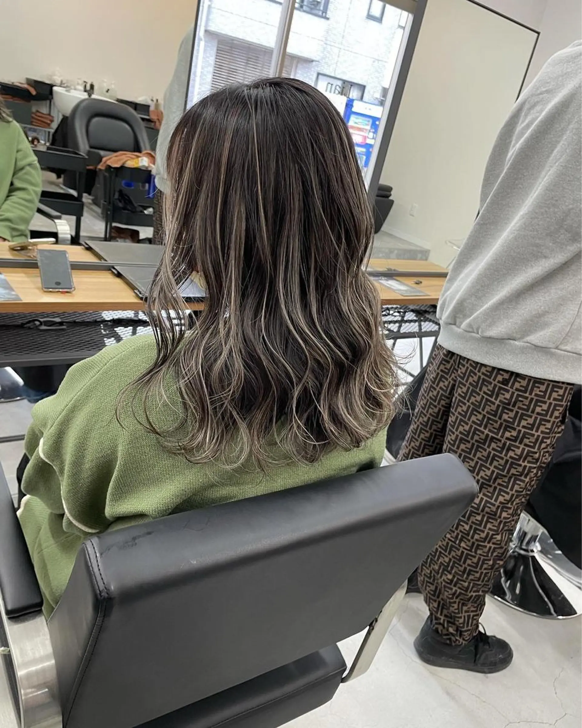 セミロング カラー パーマ ヘアアレンジ メンズ キッズ ネイル マツエク・マツパ アイブロウ ショートボブ メンズバレイヤージュ メンズブリーチ メンズハイライト メンズハイトーン Eirデザイナーズ サロン茶屋町tomoのヘアスタイル