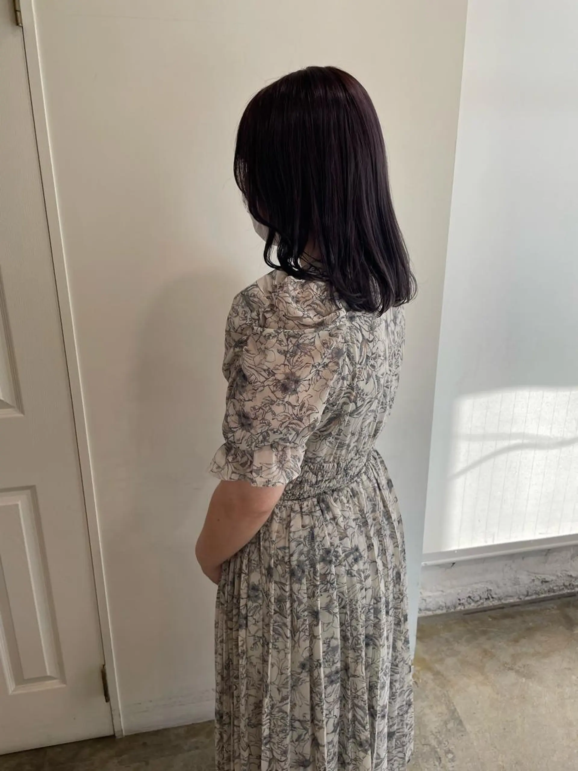 ミディアム カラー アッシュ パープルカラー パープルアッシュ カット ヘアカラー トリートメント MIOベージュカラー 柔らかいカラーのヘアスタイル