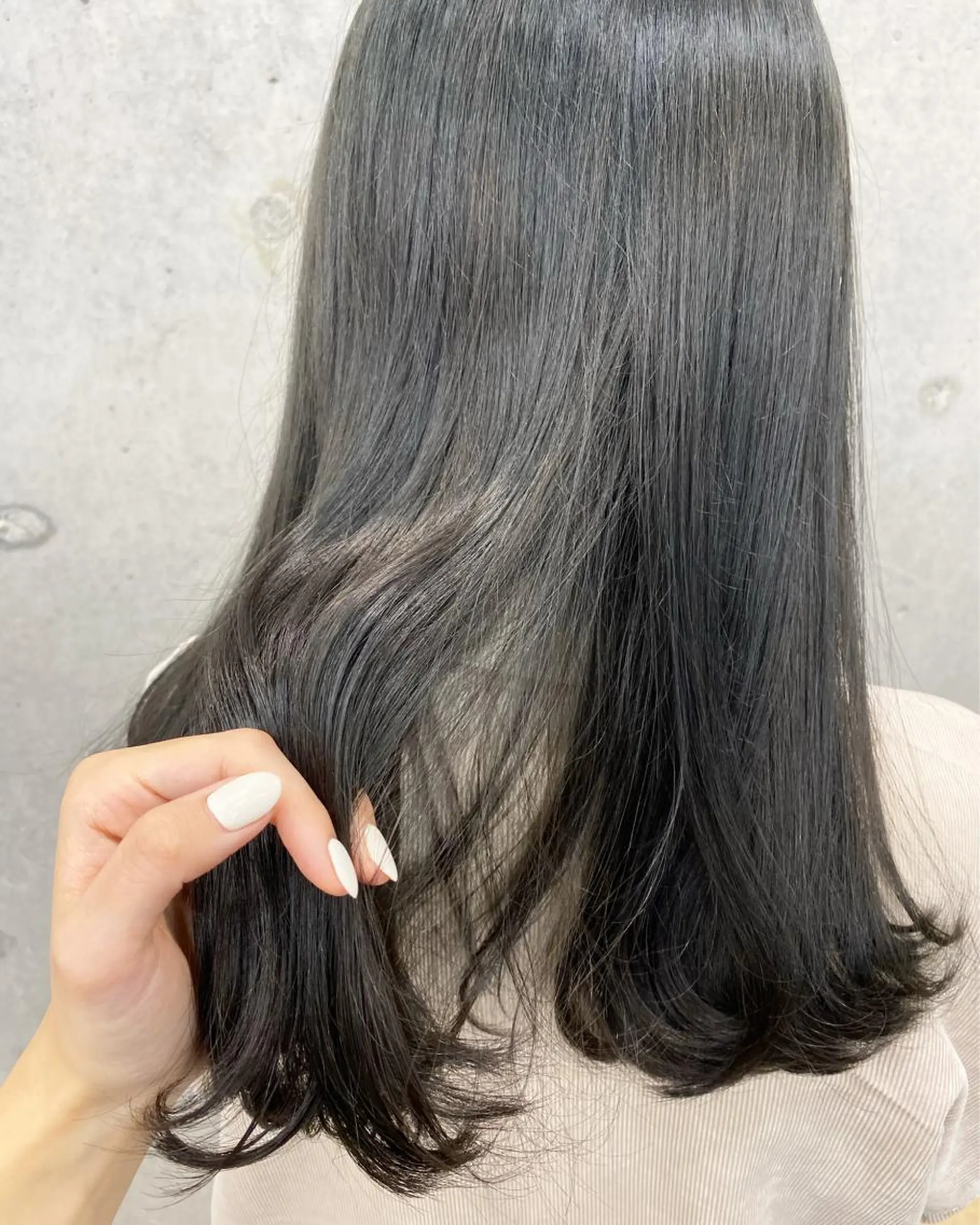 ロング カラー オリーブ/アッシュ やわらか透明感カラーのヘアスタイル