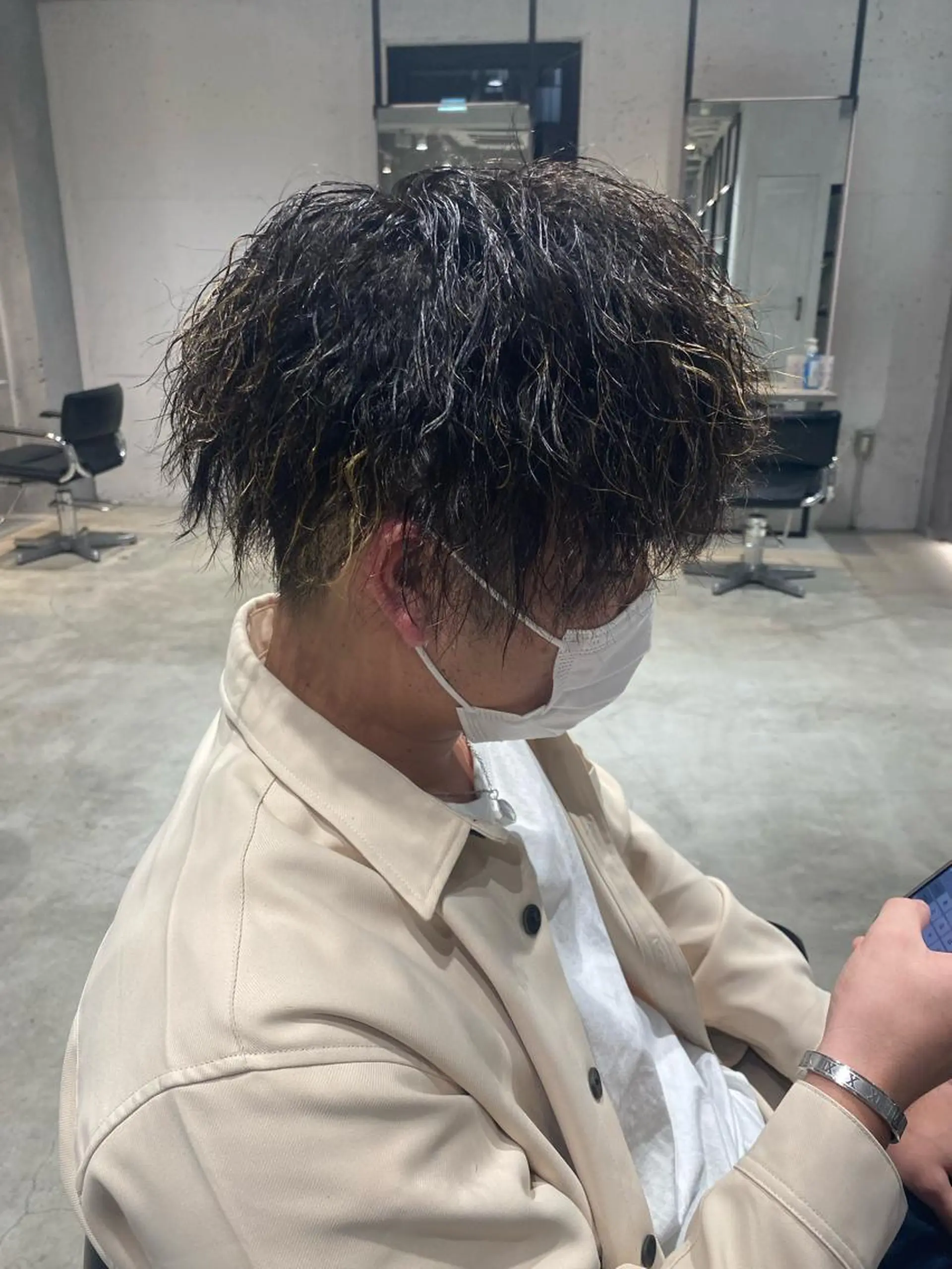 カラー パーマ メンズ メンズハイライト メンズパーマ メンズツイストパーマ ハイライトカラー ツイストパーマ ヘアカラー トリートメント 髪質改善/縮毛矯正 レイヤー/松川匠のヘアスタイル