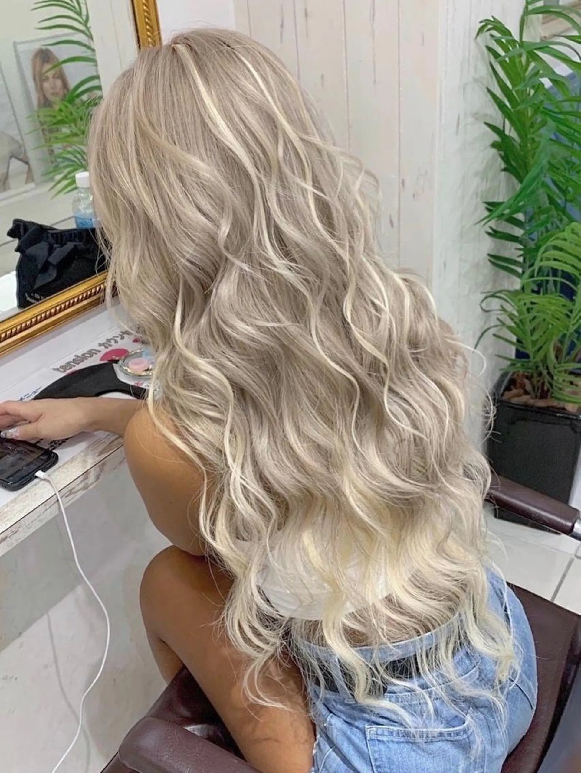 ロング カラー ヘアアレンジ Device ディバイスのヘアスタイル