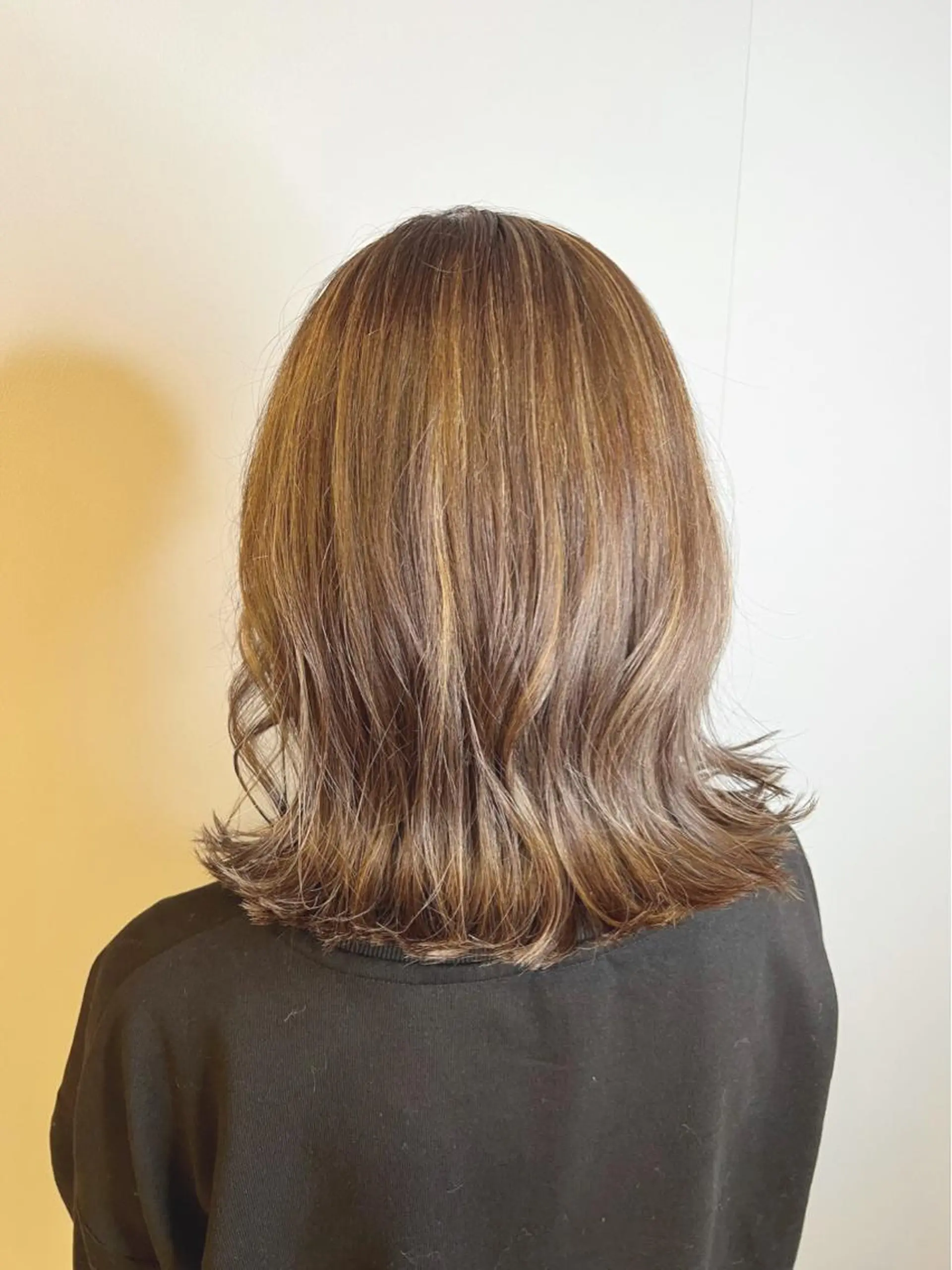 ミディアム カラー 宮原 佳苗のヘアスタイル