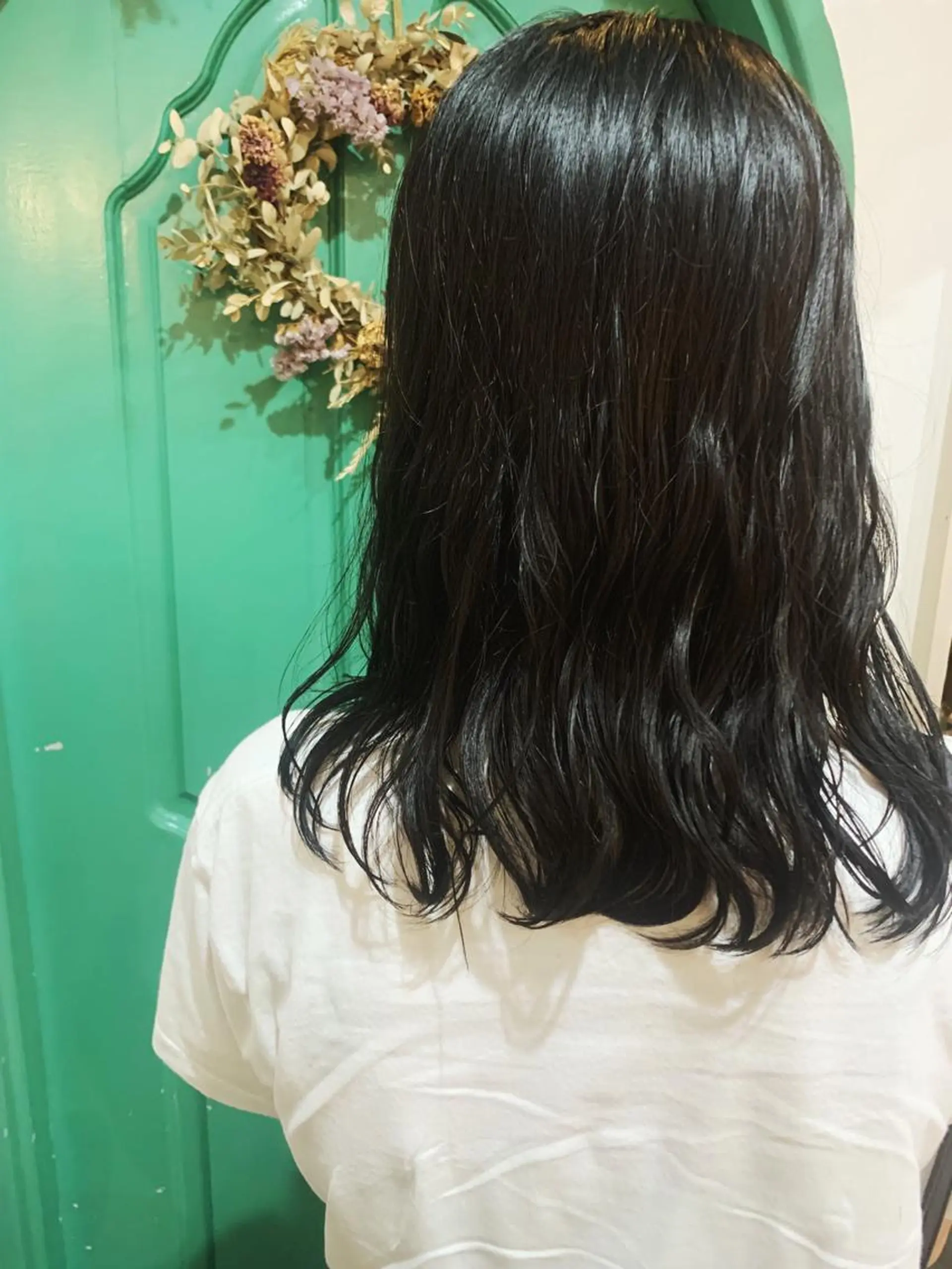 ミディアム カラー パーマ ミディアムパーマ 黒髪 ニュアンスパーマ カット ヘアカラー パーマ 佐藤 美咲のヘアスタイル
