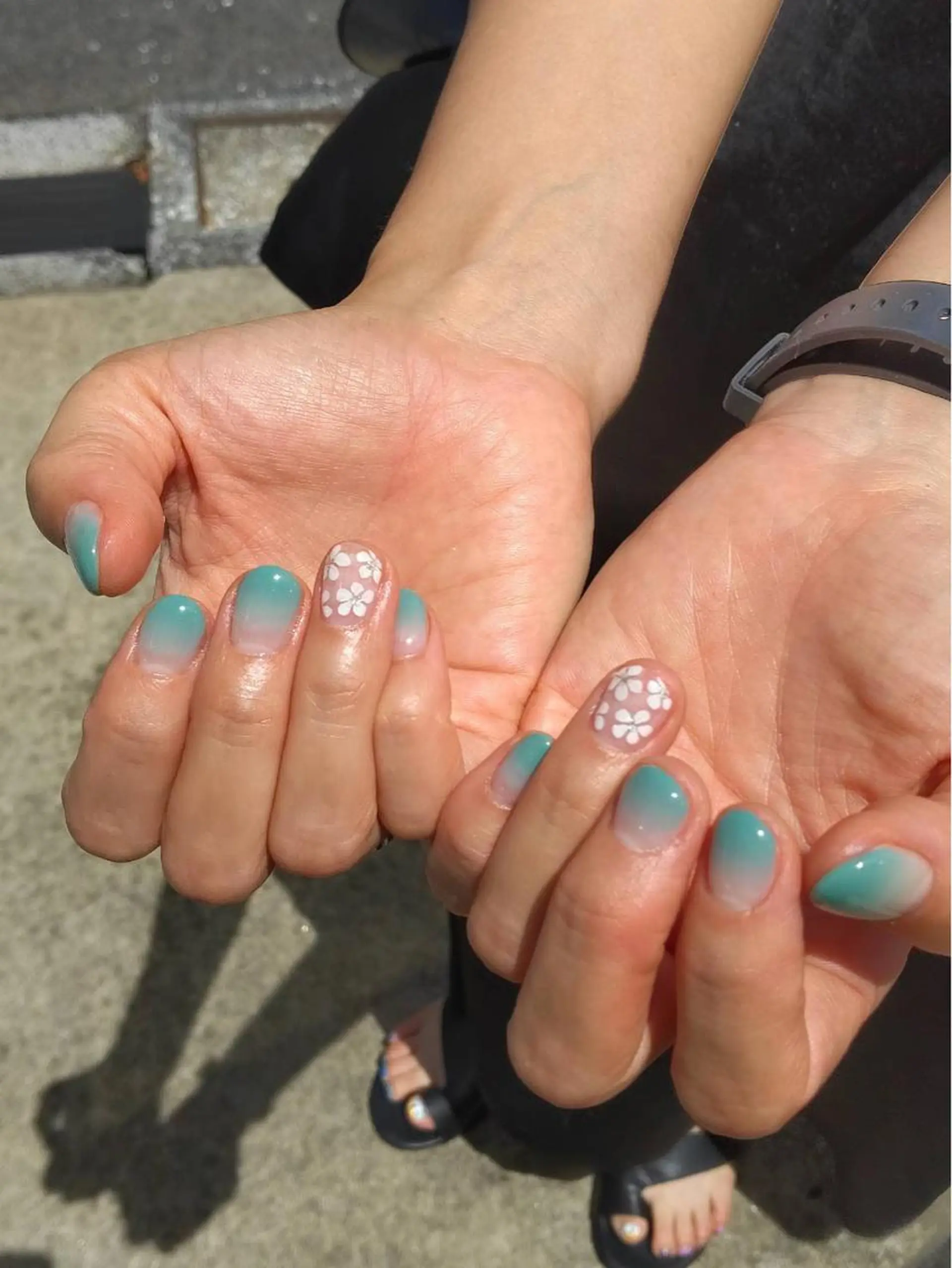 ネイル アートネイル ブルー フラワーネイル グラデーション ハンドネイル kipinail 川﨑えりかのネイルデザイン