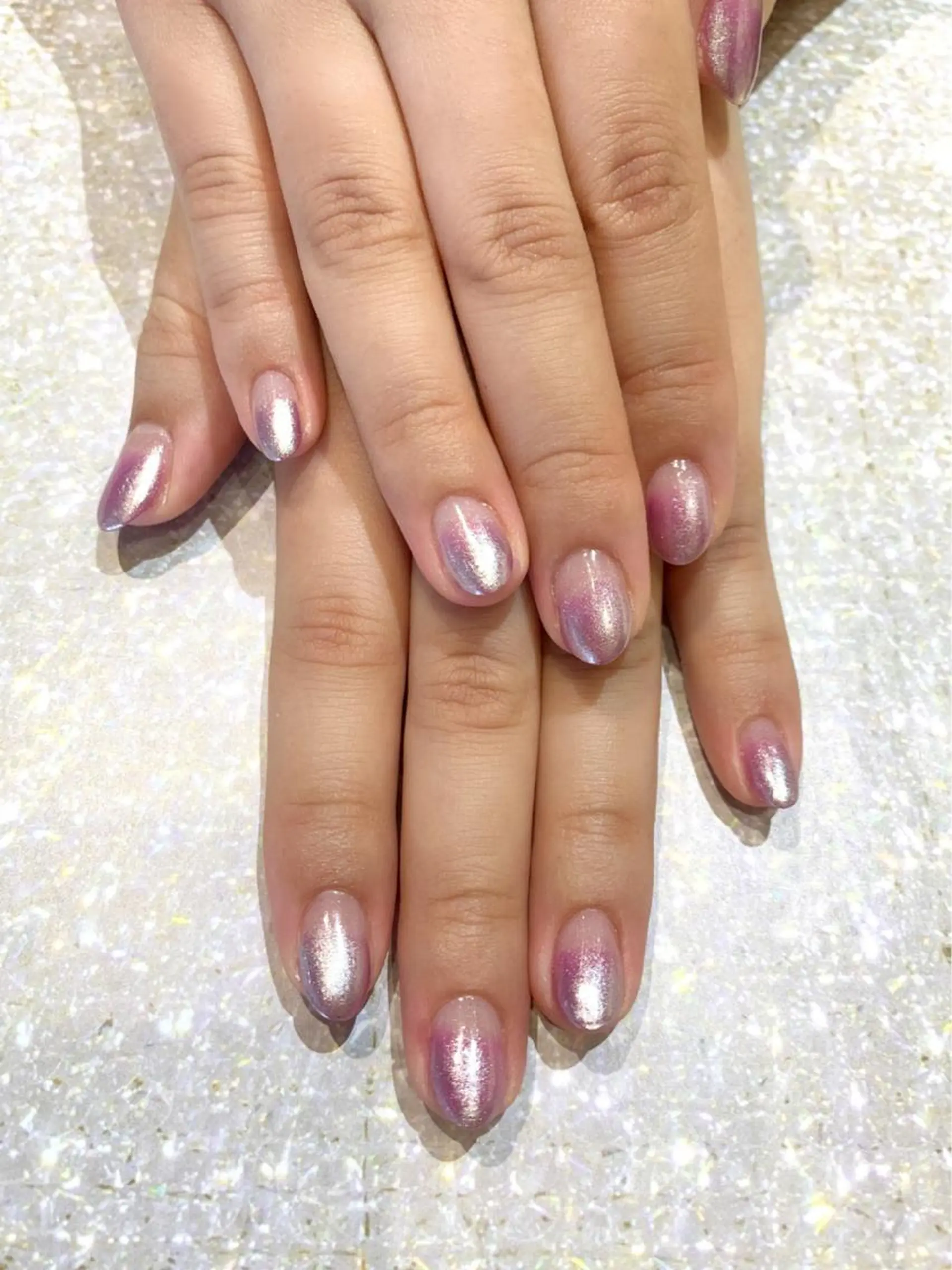 ネイル グラデーション キラキラネイル ミラーネイル シルバー 赤木 理紗のマツエク・マツパデザイン