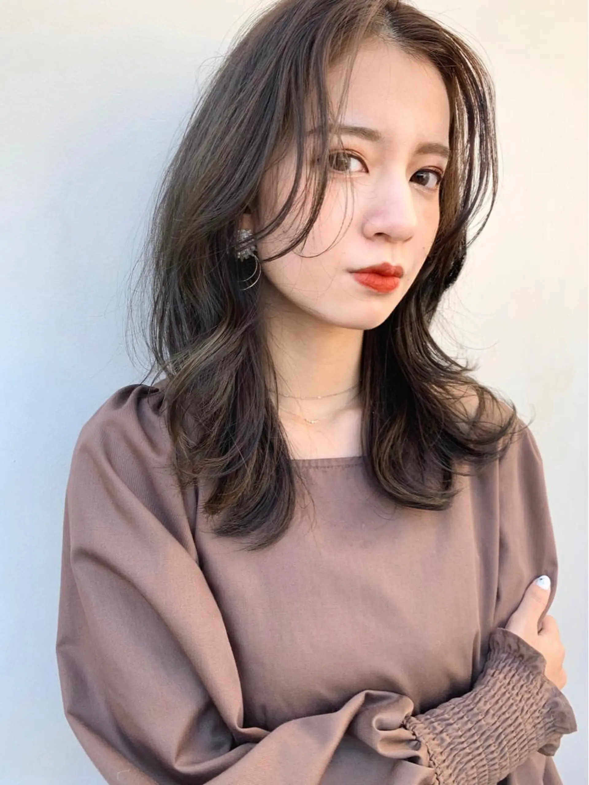 カラー レイヤーカット、 大人可愛い 中村美羅のヘアスタイル